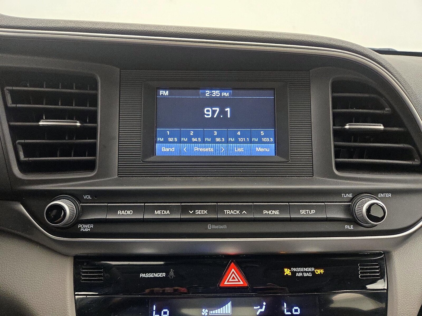 2020 Hyundai Elantra SE - Photo 16