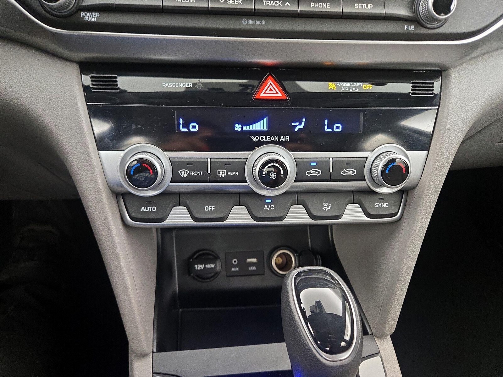 2020 Hyundai Elantra SE - Photo 17