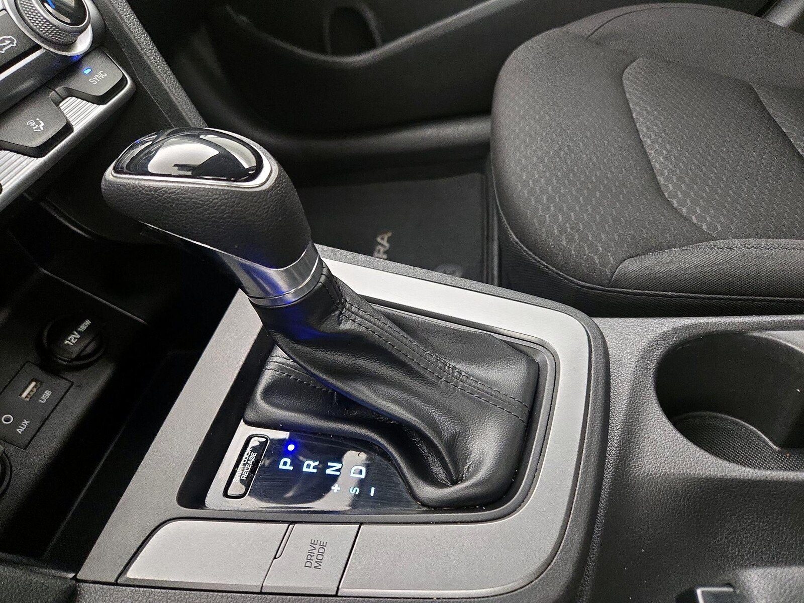 2020 Hyundai Elantra SE - Photo 18