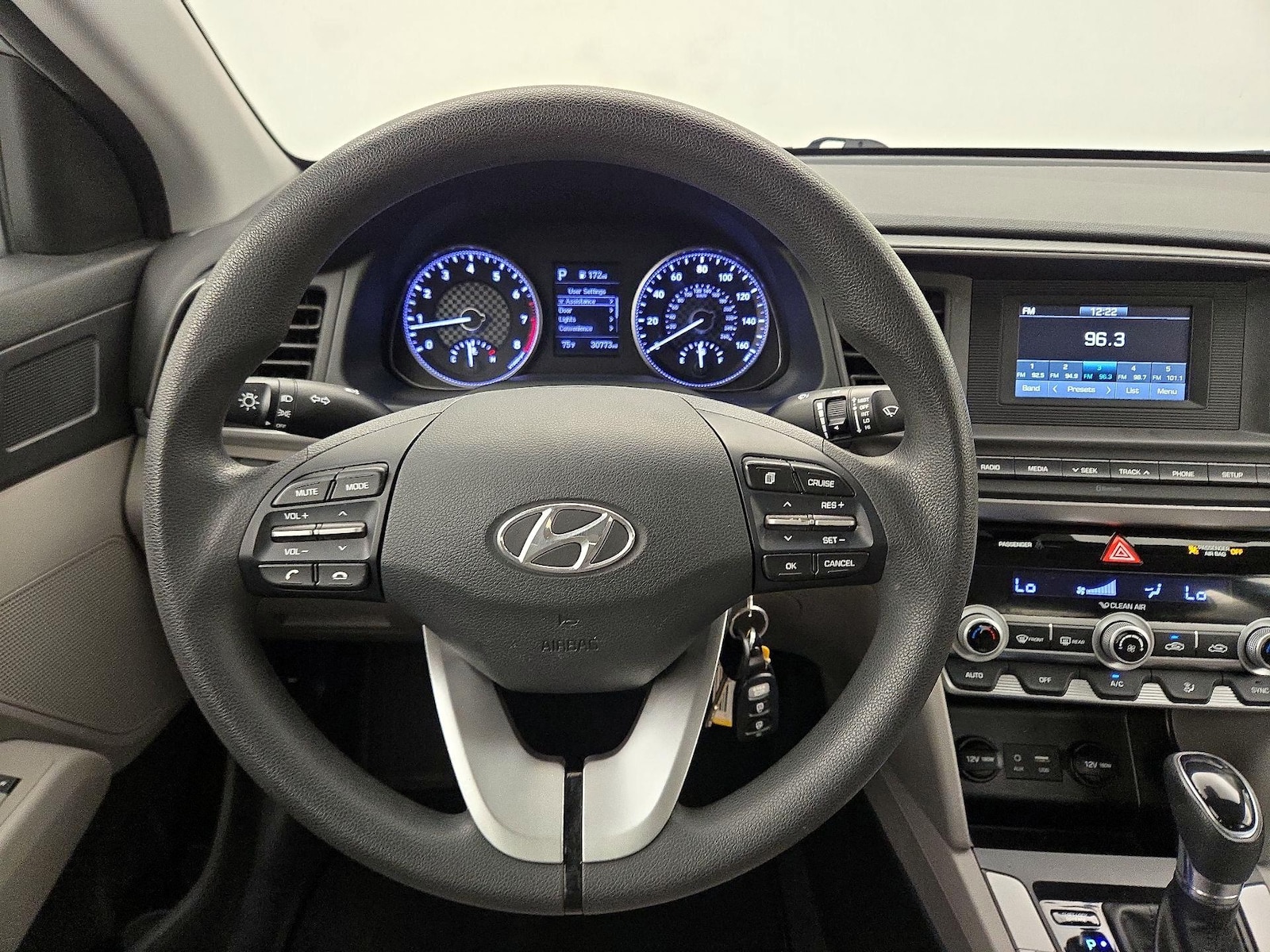 2020 Hyundai Elantra SE - Photo 11