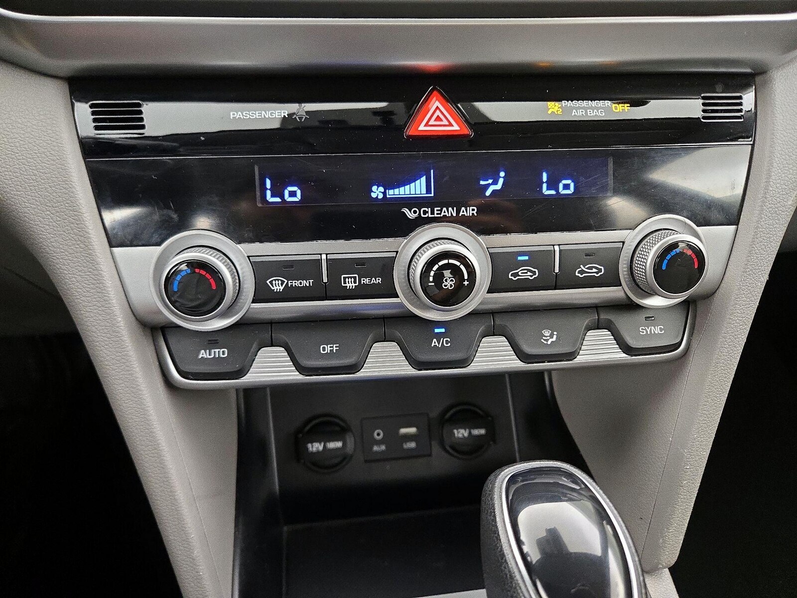 2020 Hyundai Elantra SE - Photo 17