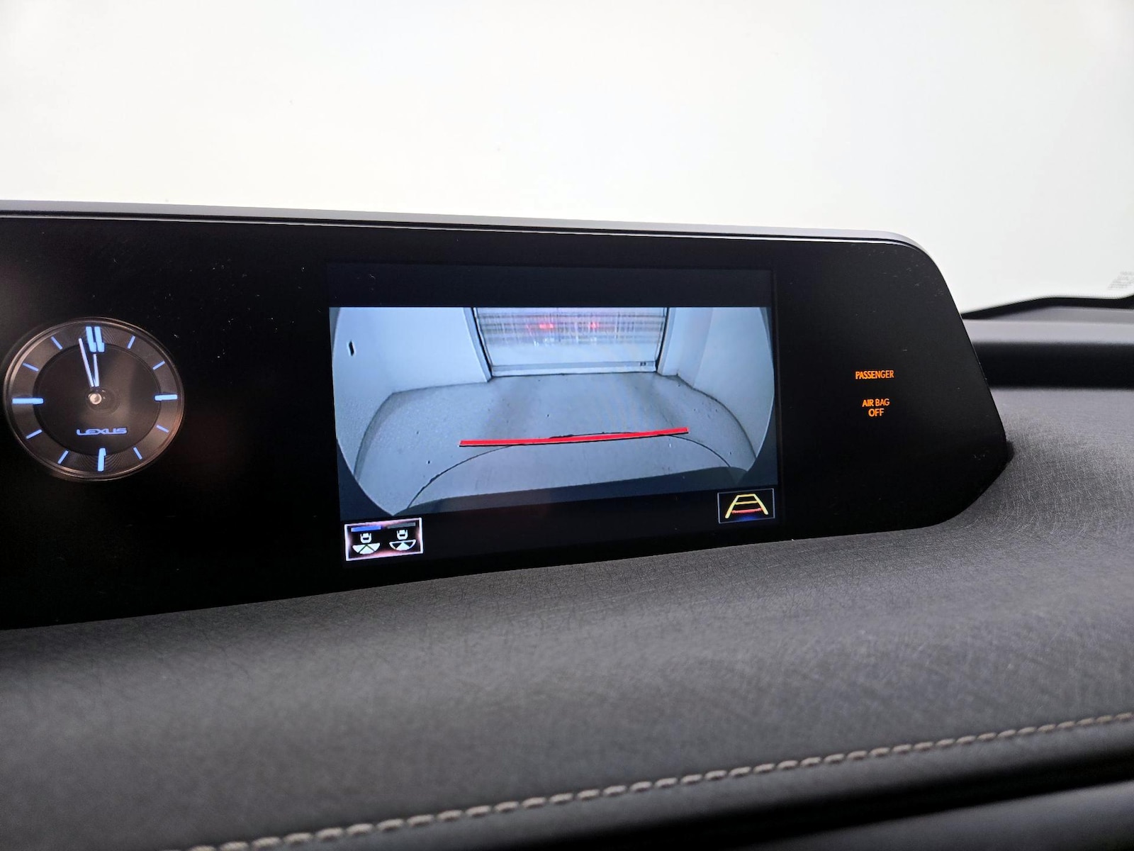 2021 Lexus UX 200 - Photo 15