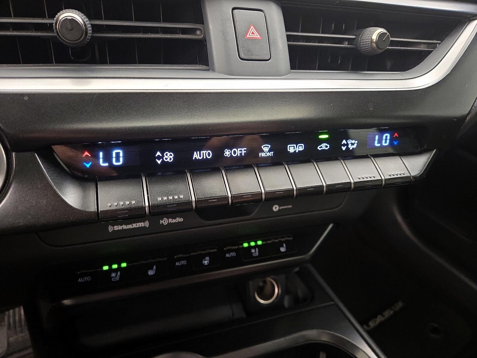 2021 Lexus UX 200 - Photo 17