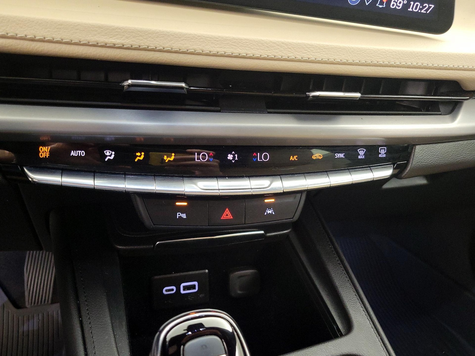 2024 Cadillac XT4 Luxury - Photo 17