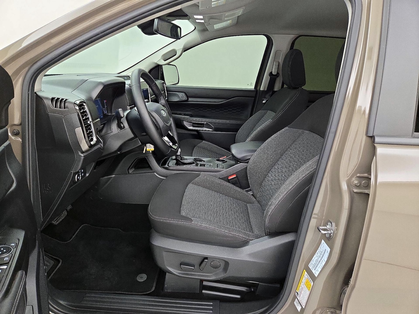 2025 Ford Ranger XLT - Photo 12