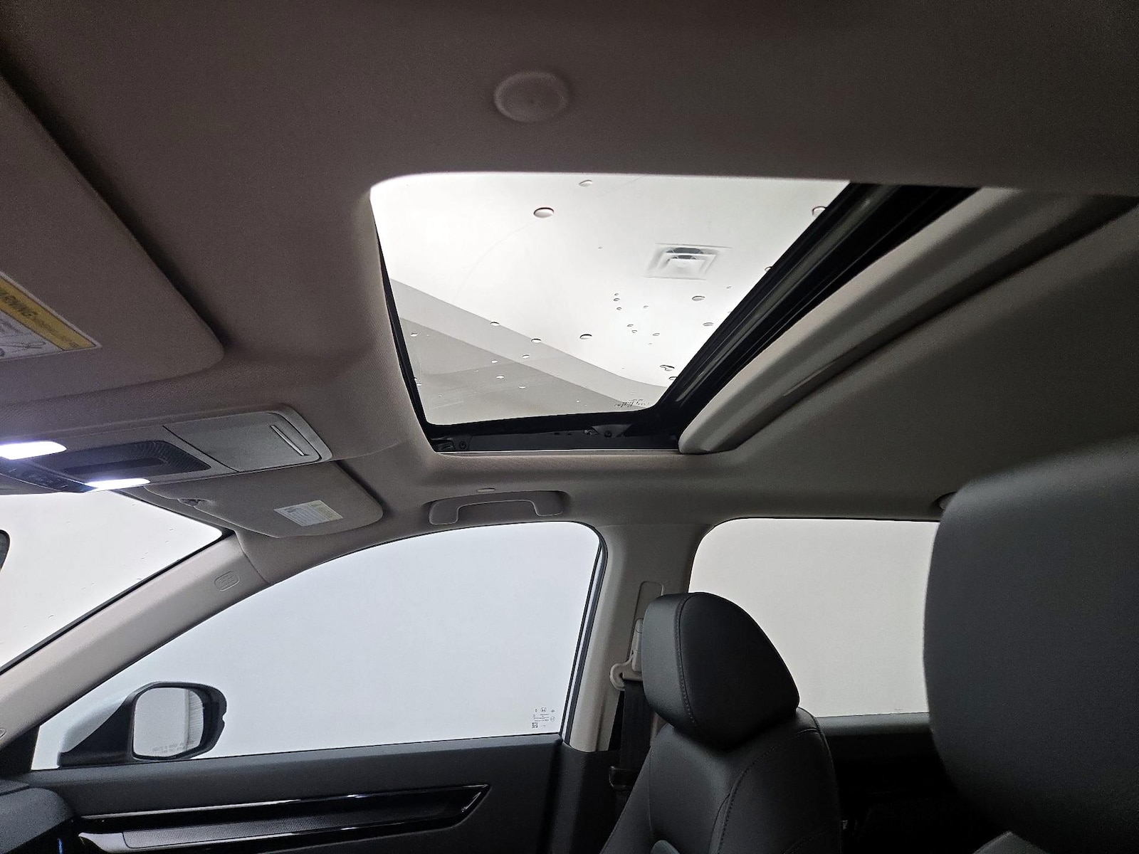 Sunroof(s) & Overhead Airbags