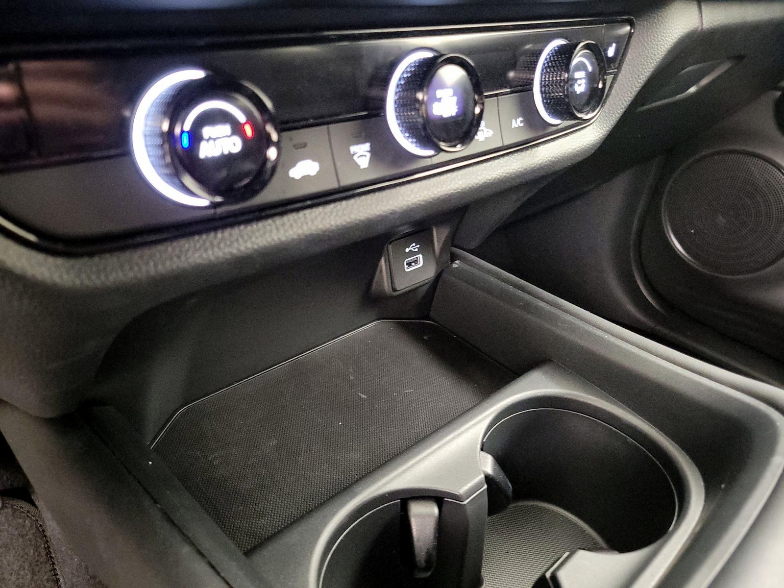 2025 Honda HR-V Sport - Photo 17