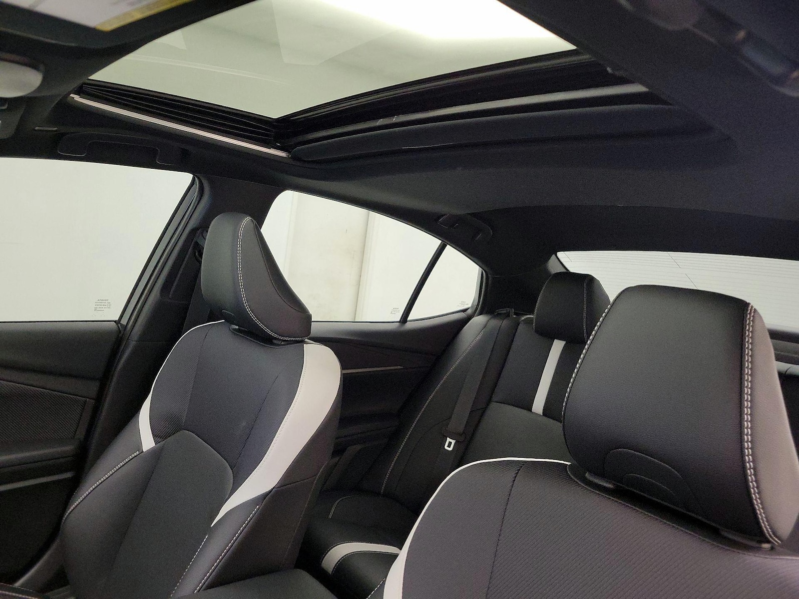 Sunroof(s) & Overhead Airbags