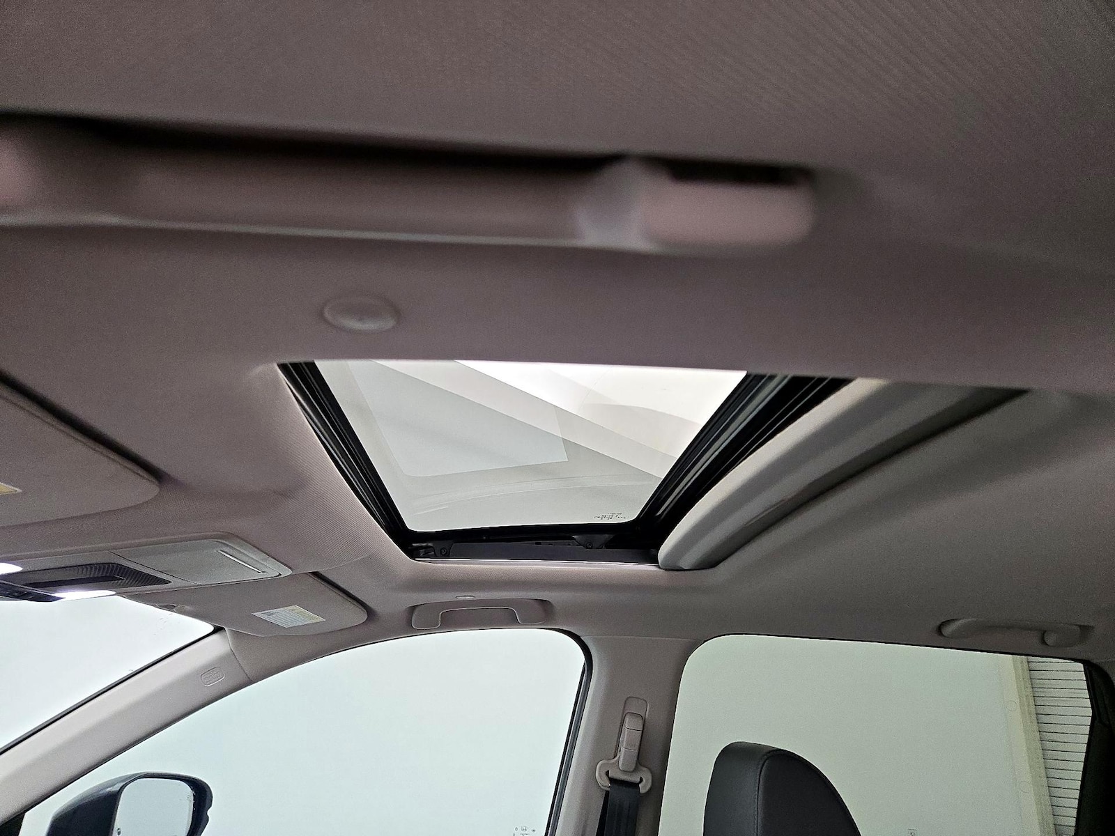 Sunroof(s) & Overhead Airbags