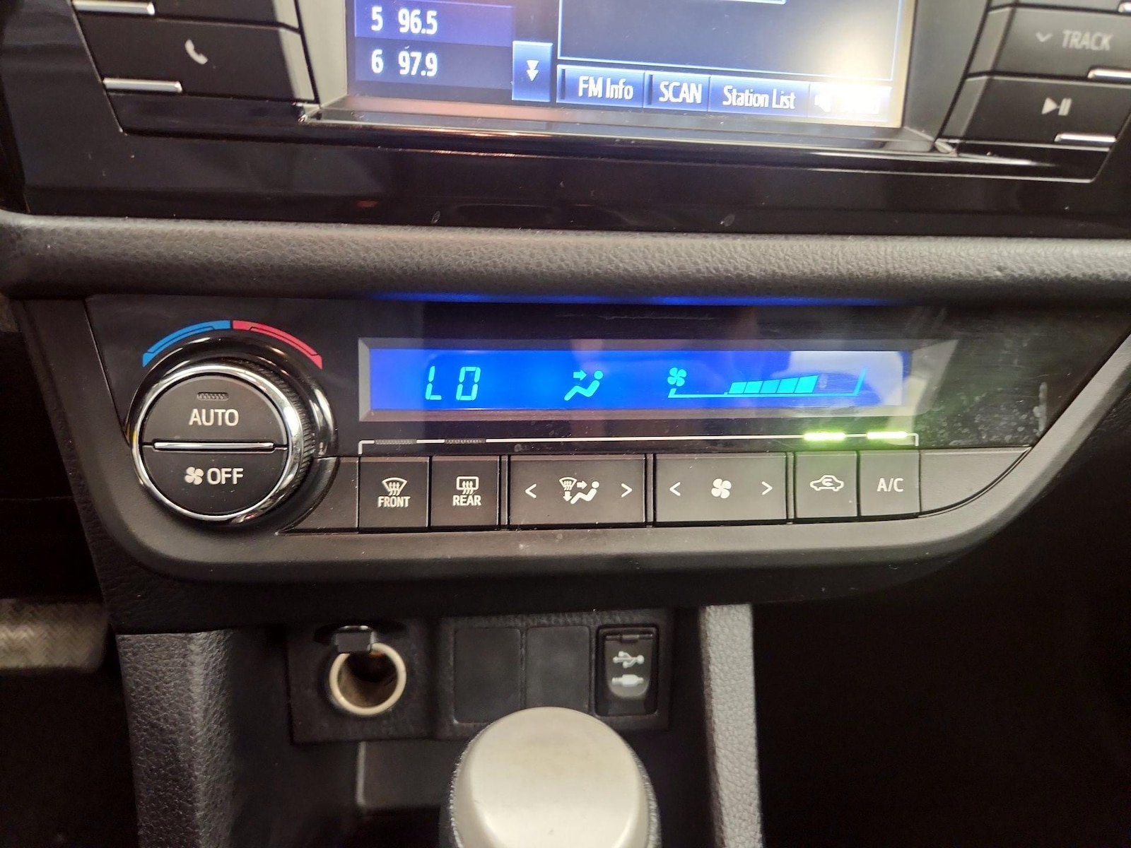2015 Toyota Corolla S Plus - Photo 17