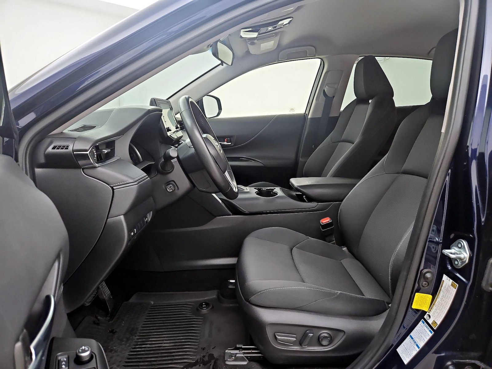 2021 Toyota Venza LE - Photo 12