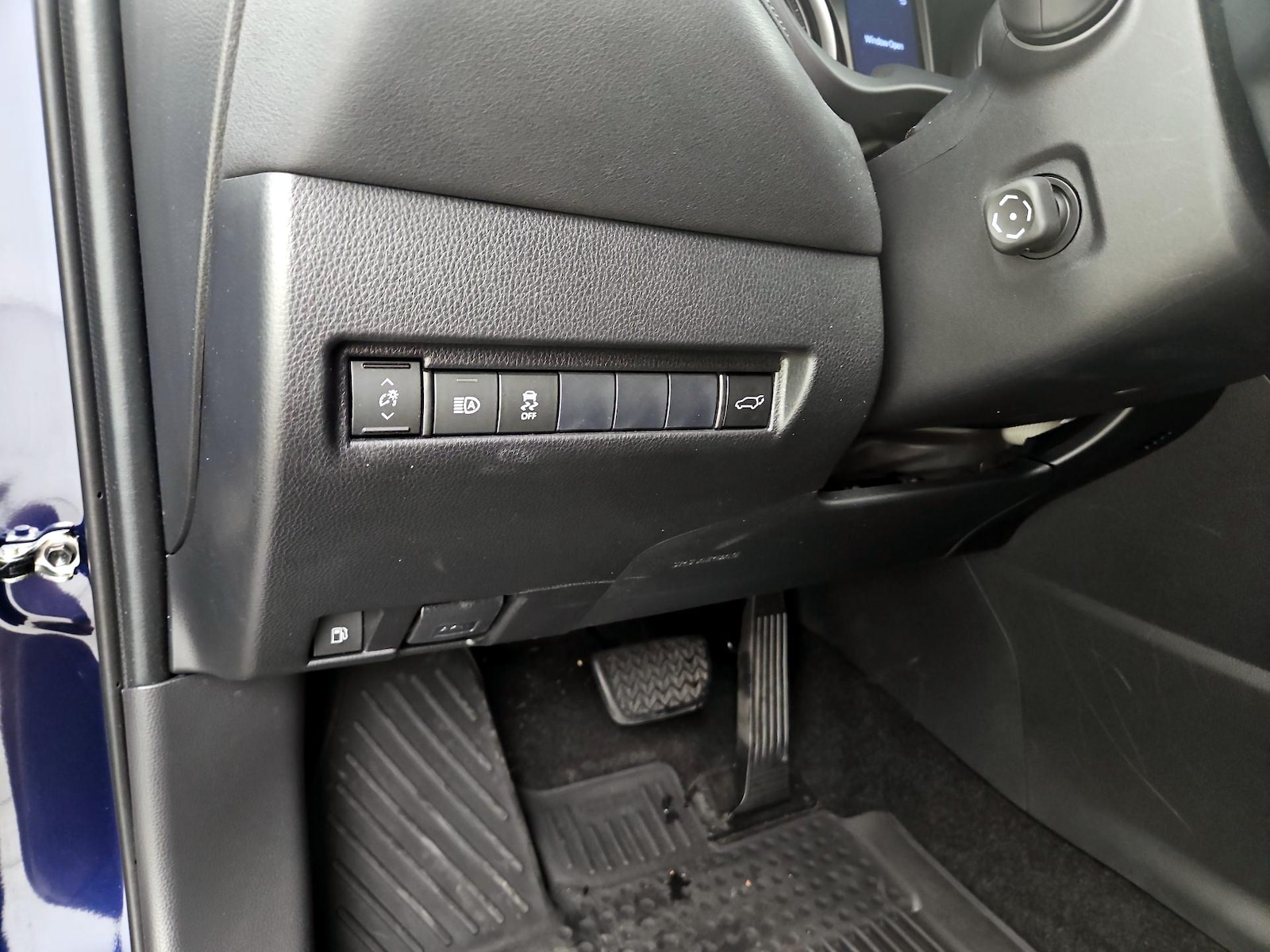 2021 Toyota Venza LE - Photo 14