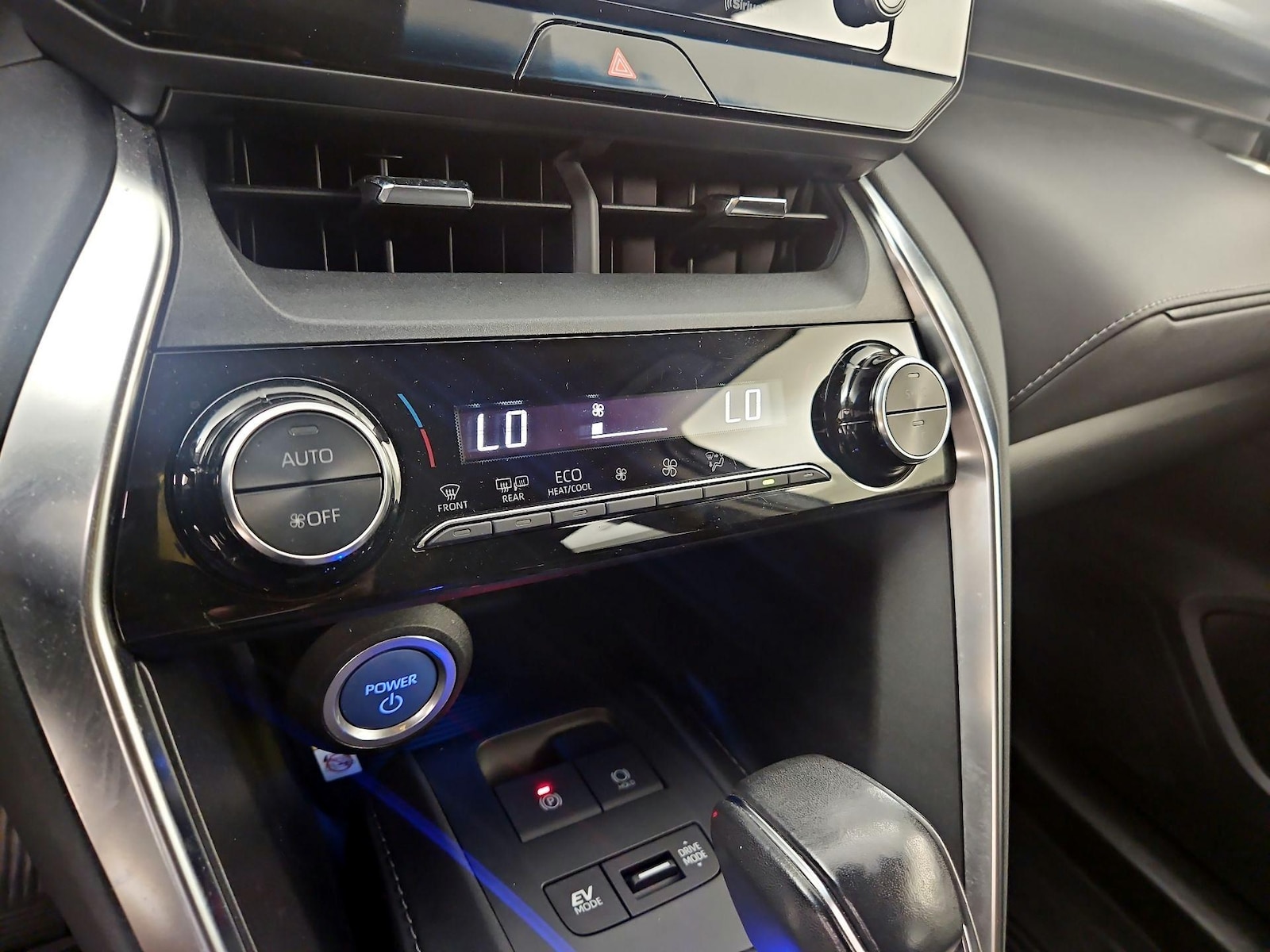 2021 Toyota Venza LE - Photo 17