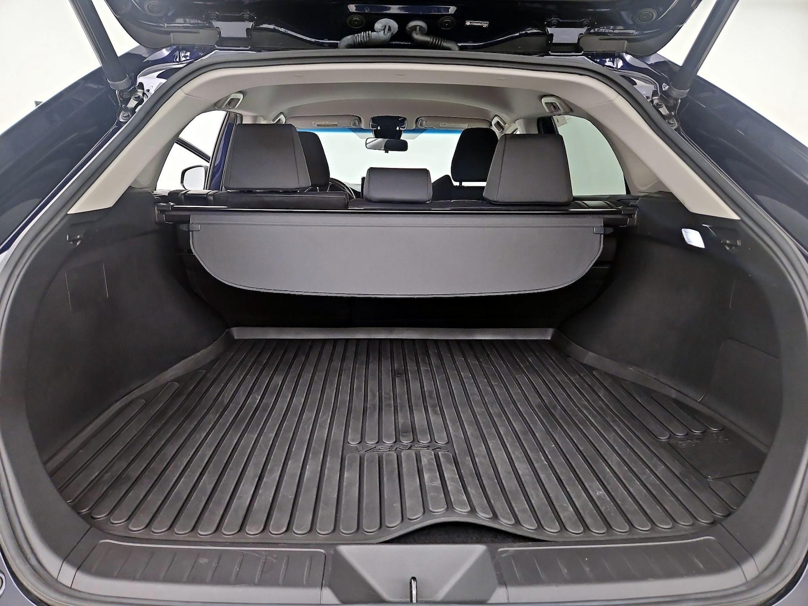 2021 Toyota Venza LE - Photo 21