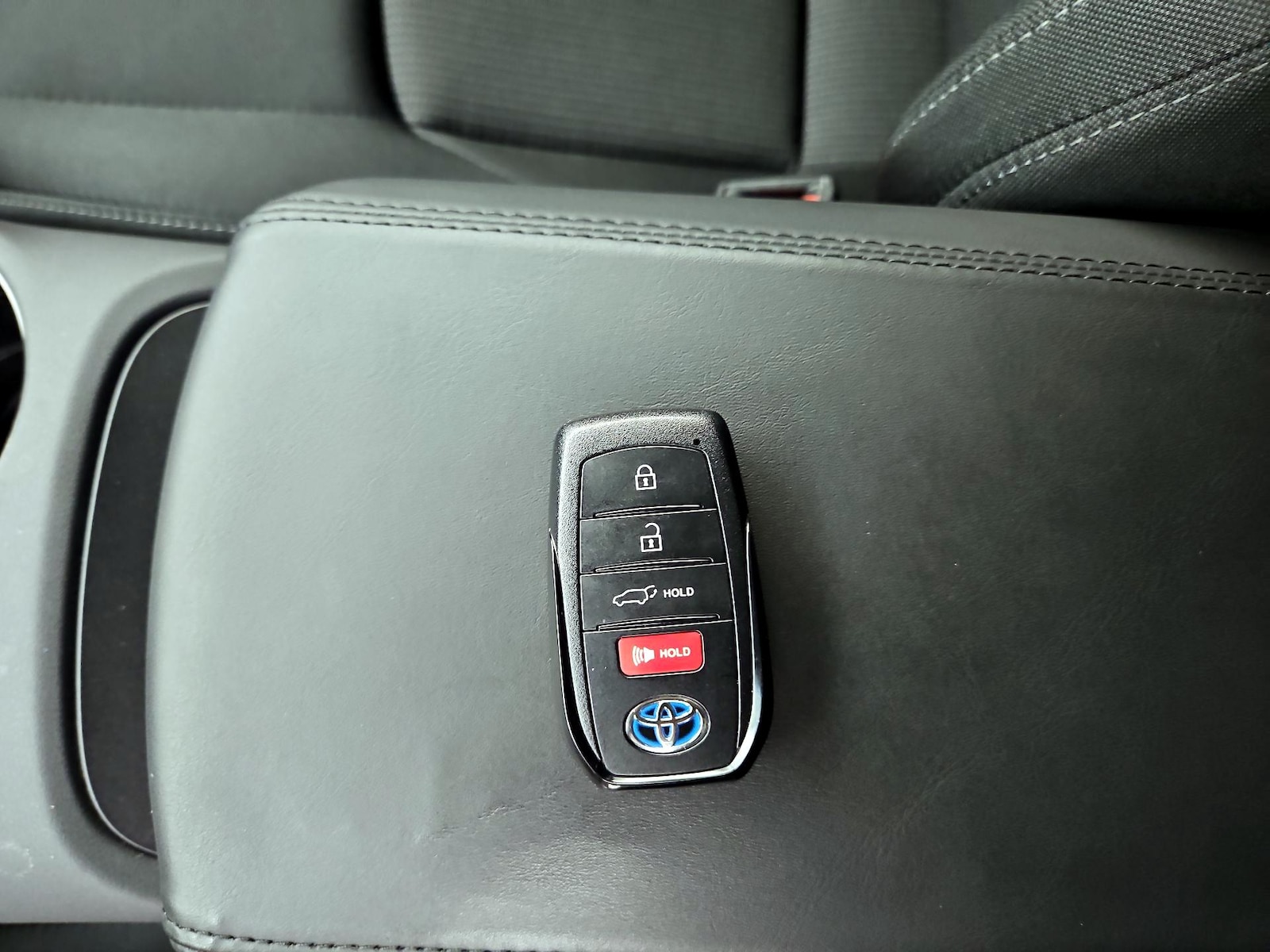 2021 Toyota Venza LE - Photo 23