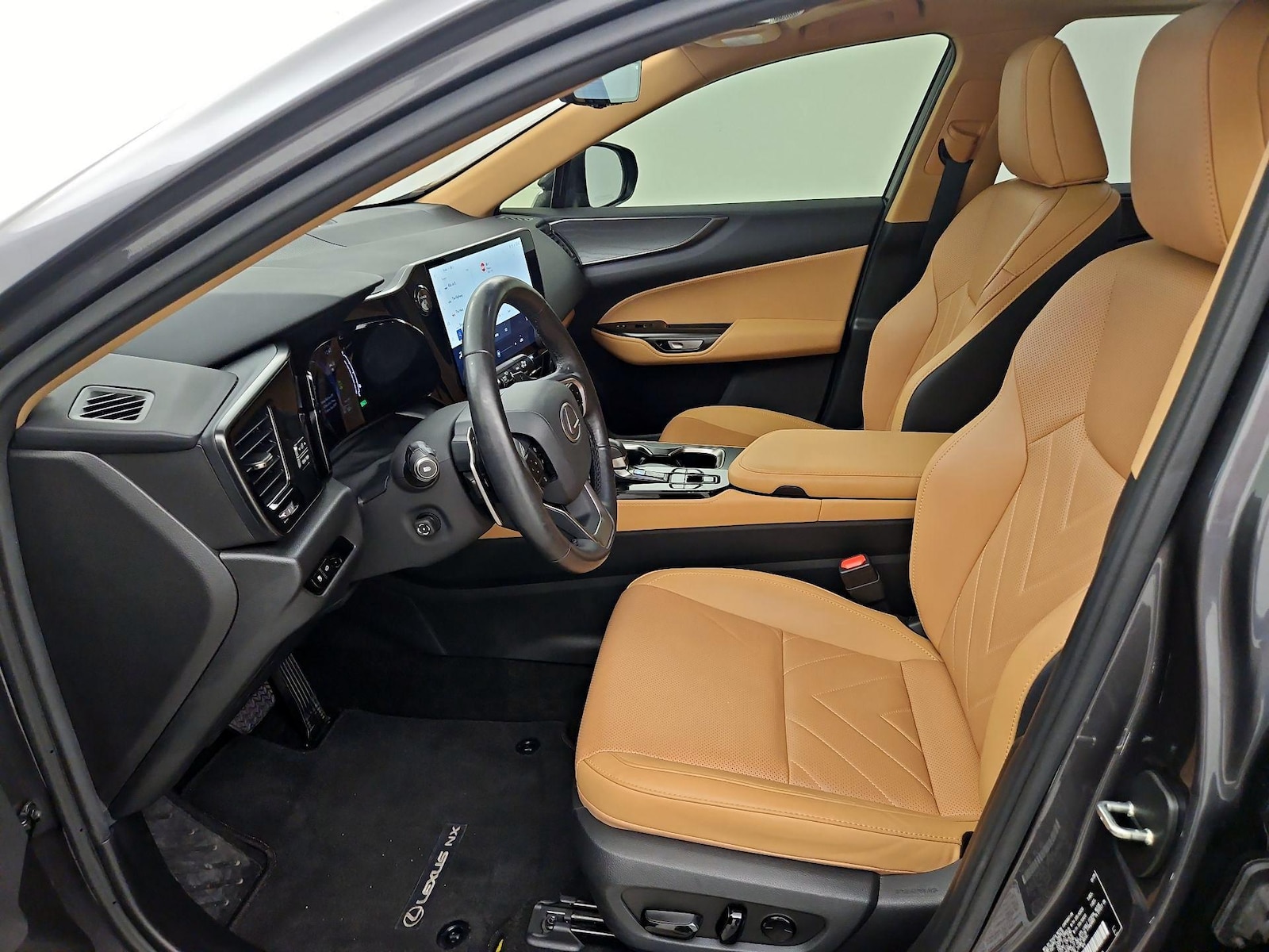 2025 Lexus NX PHEV 450h+ - Photo 10