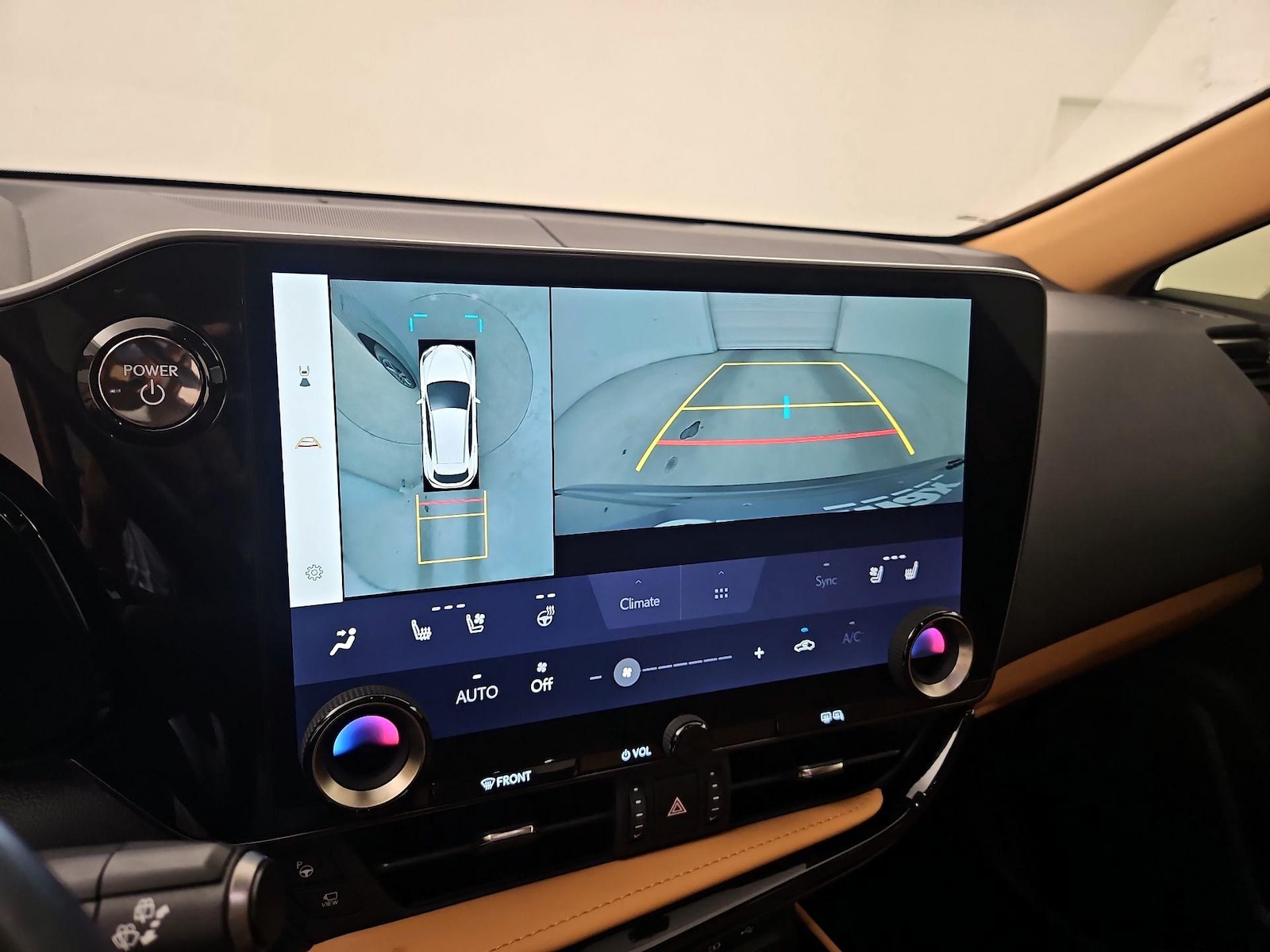 2025 Lexus NX PHEV 450h+ - Photo 13