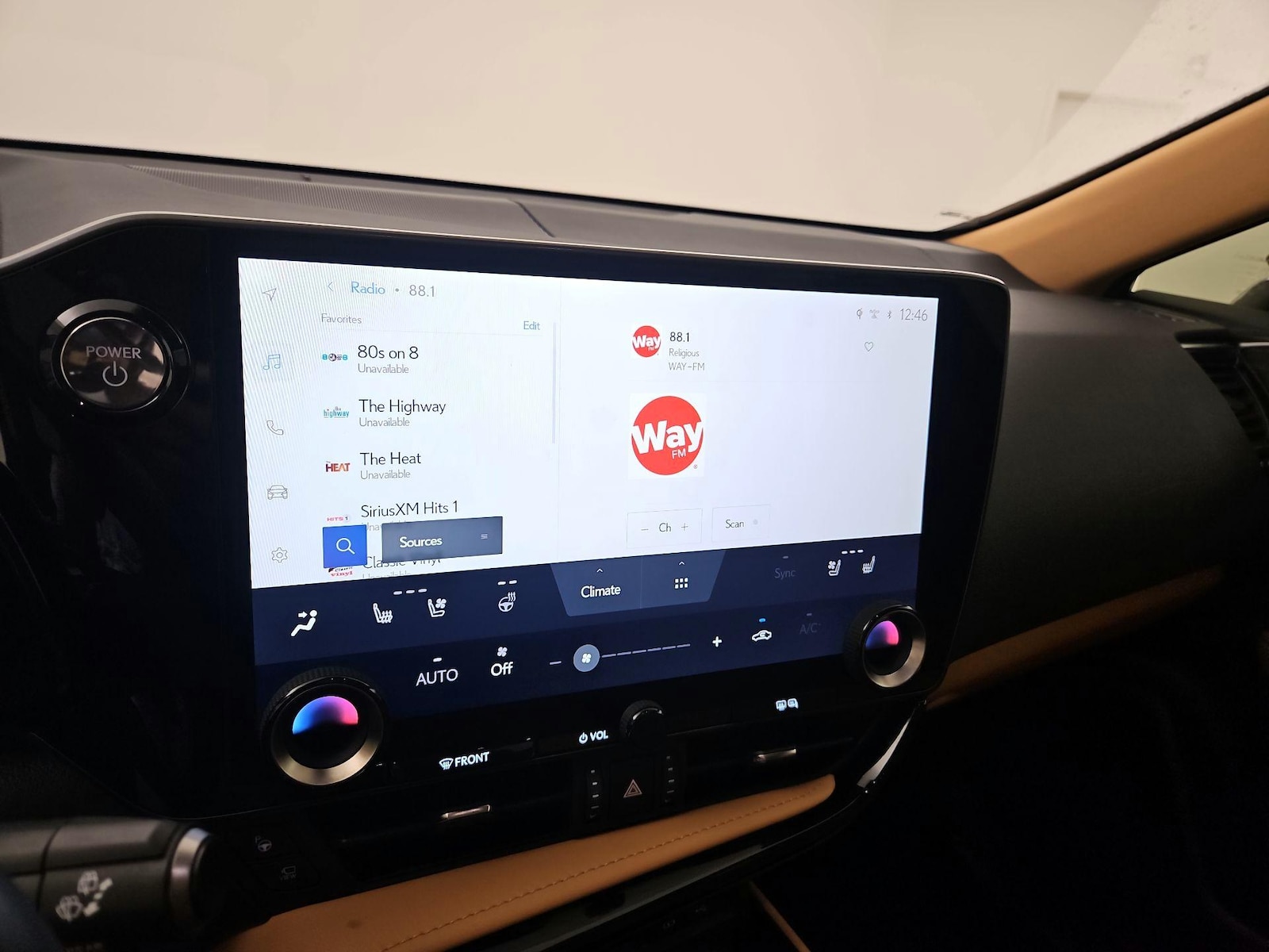 2025 Lexus NX PHEV 450h+ - Photo 14