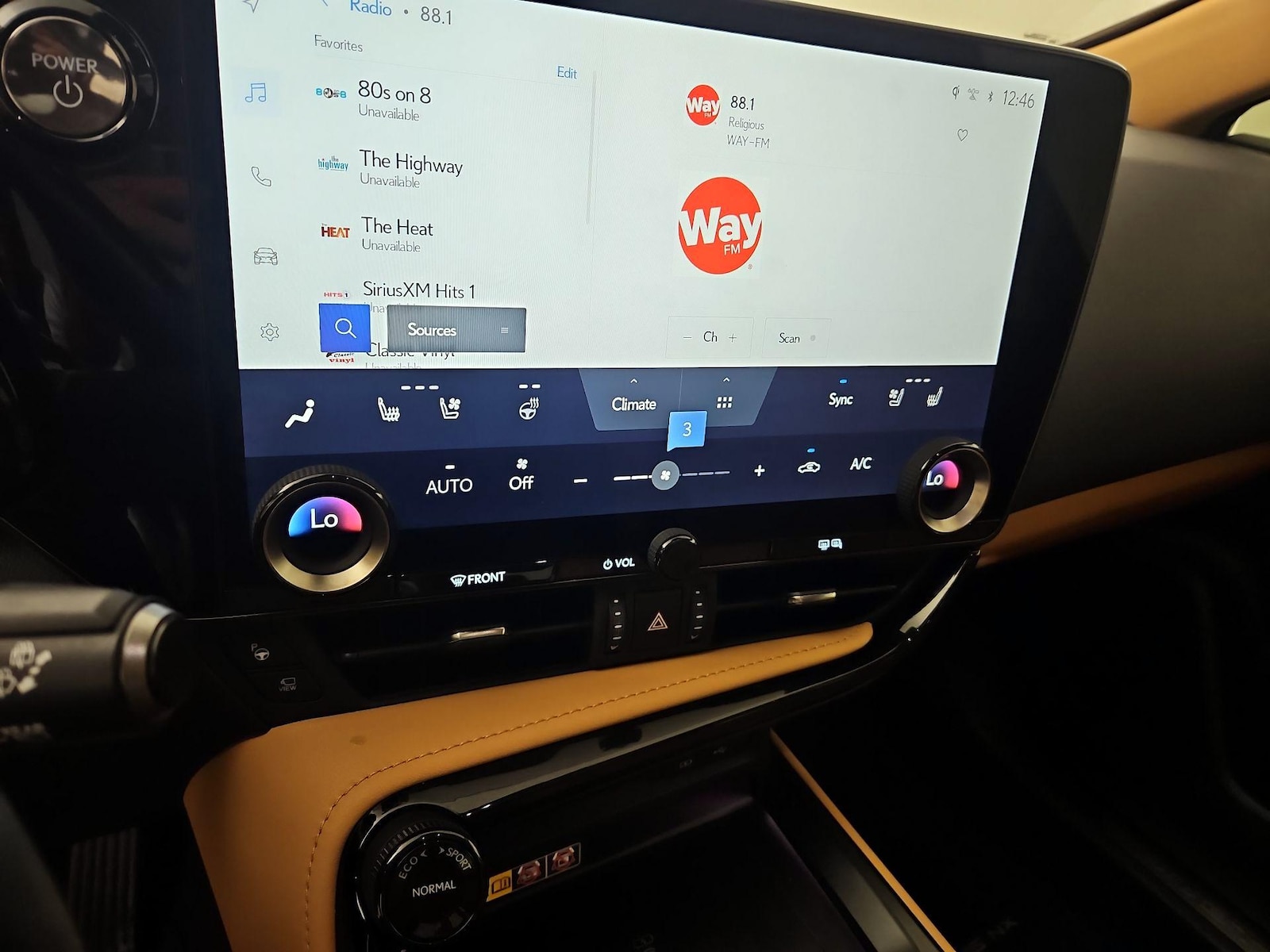 2025 Lexus NX PHEV 450h+ - Photo 15