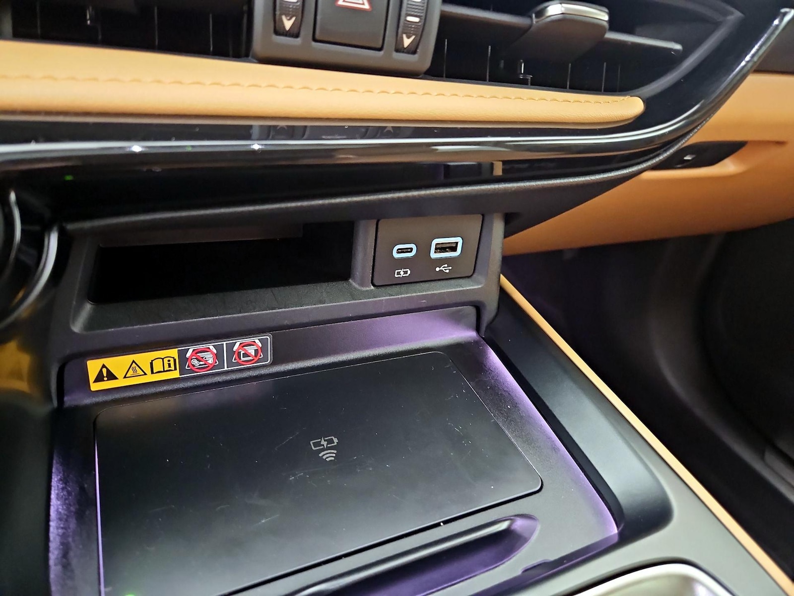 2025 Lexus NX PHEV 450h+ - Photo 17