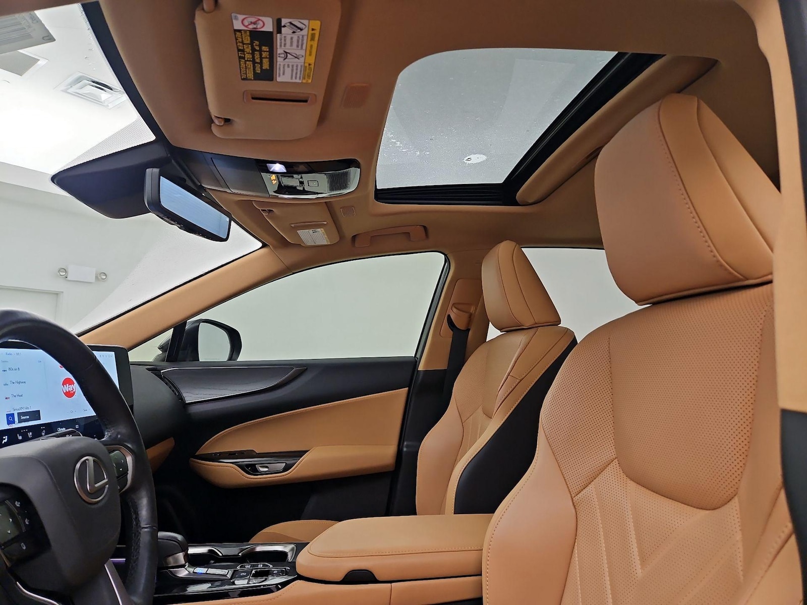 2025 Lexus NX PHEV 450h+ - Photo 18