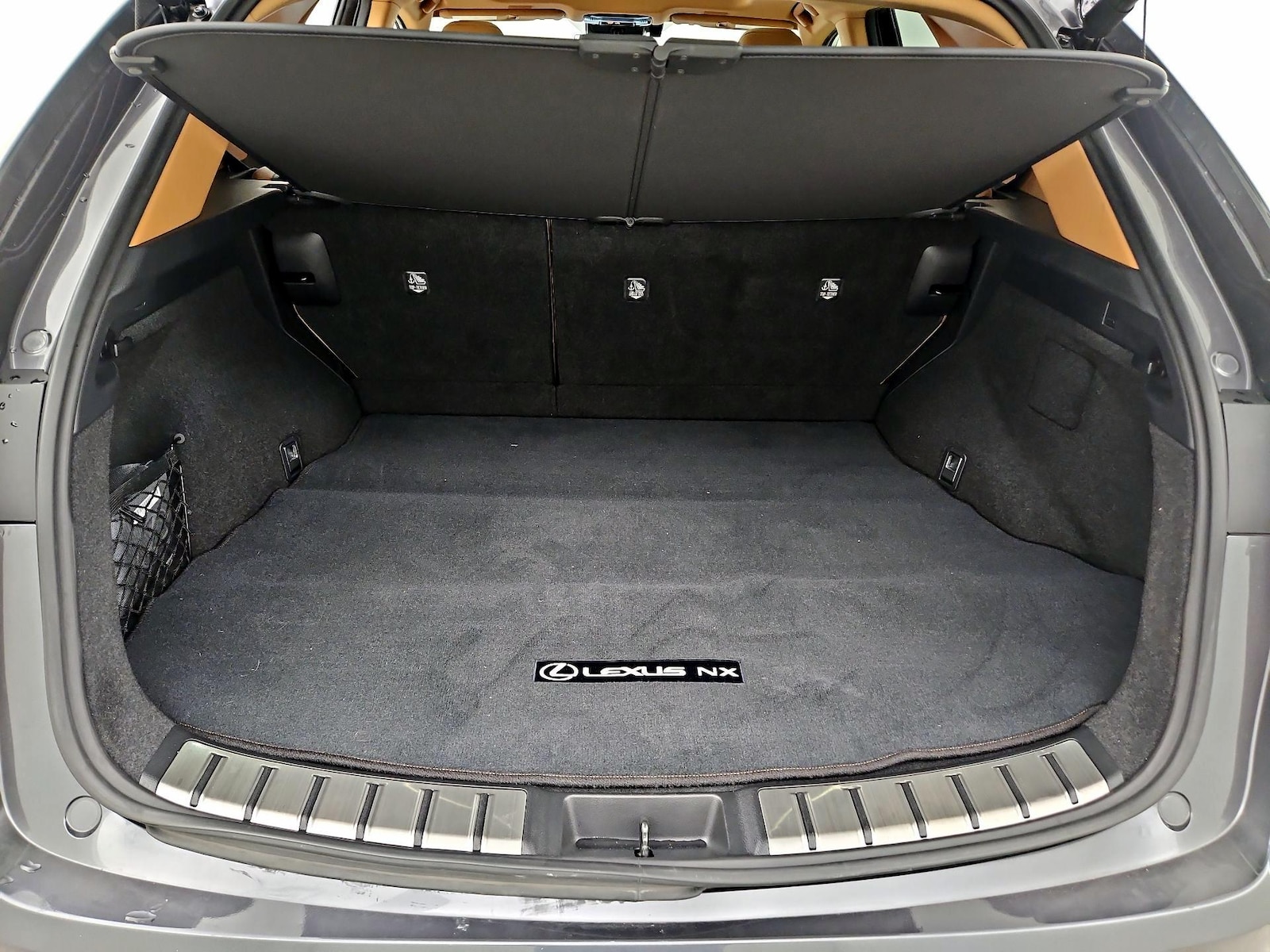 2025 Lexus NX PHEV 450h+ - Photo 20