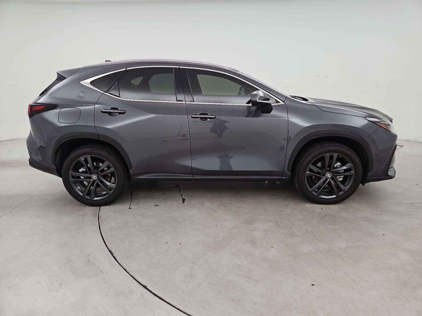 2025 Lexus NX PHEV 450h+ - Photo 4