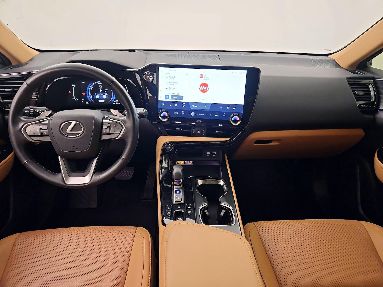 2025 Lexus NX PHEV 450h+ - Photo 8
