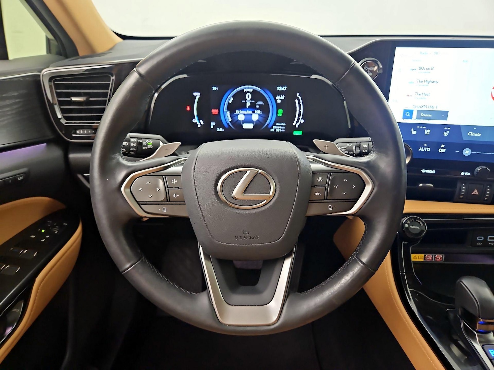 2025 Lexus NX PHEV 450h+ - Photo 9