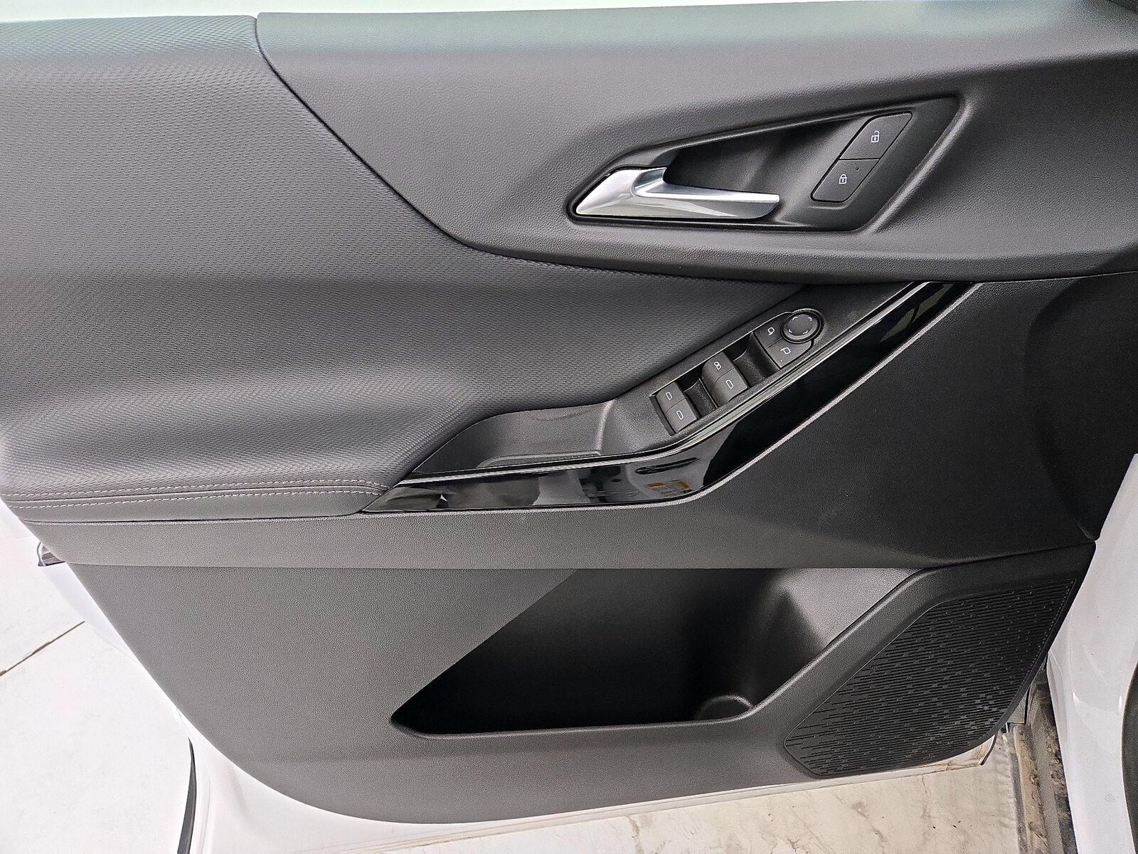 2026 Chevrolet Equinox LT - Photo 13