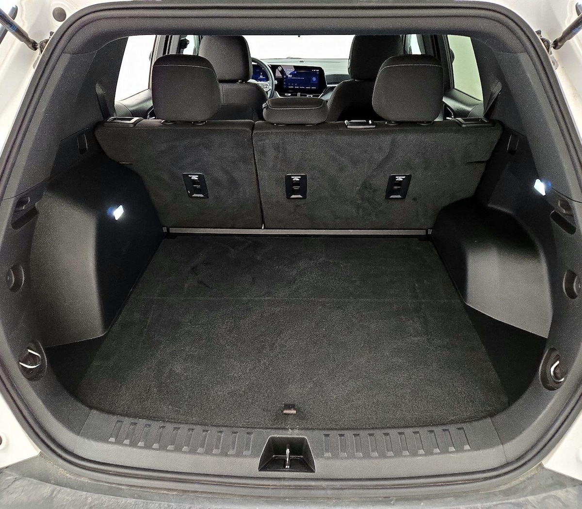 Trunk/Cargo (Seats Up)