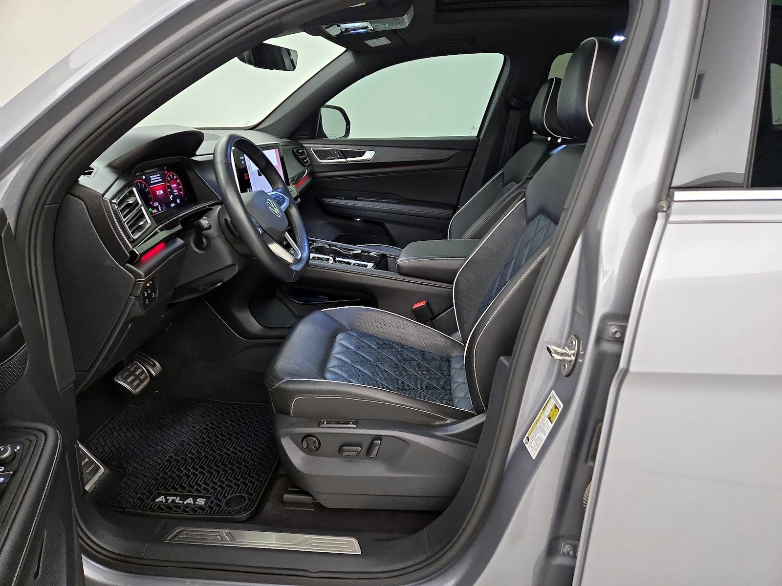 2025 Volkswagen Atlas Cross Sport SEL Premium R-LINE - Photo 12