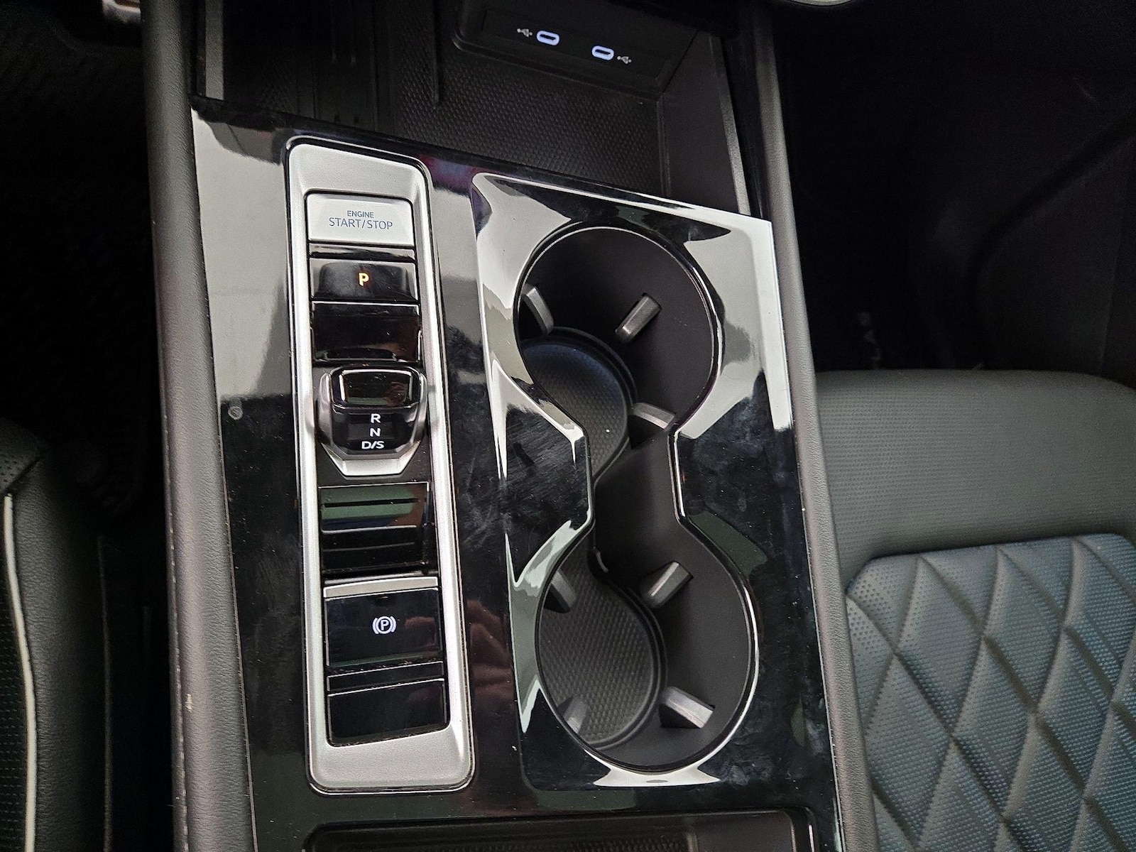 2025 Volkswagen Atlas Cross Sport SEL Premium R-LINE - Photo 19