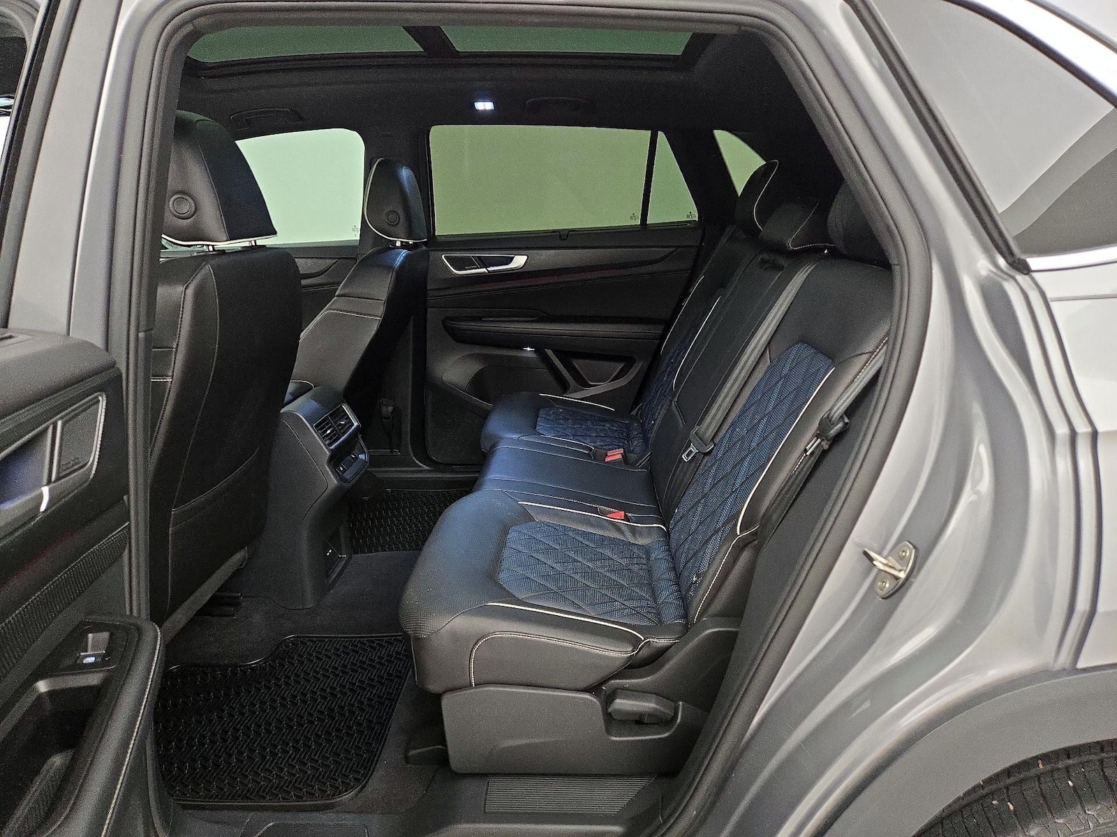 2025 Volkswagen Atlas Cross Sport SEL Premium R-LINE - Photo 22