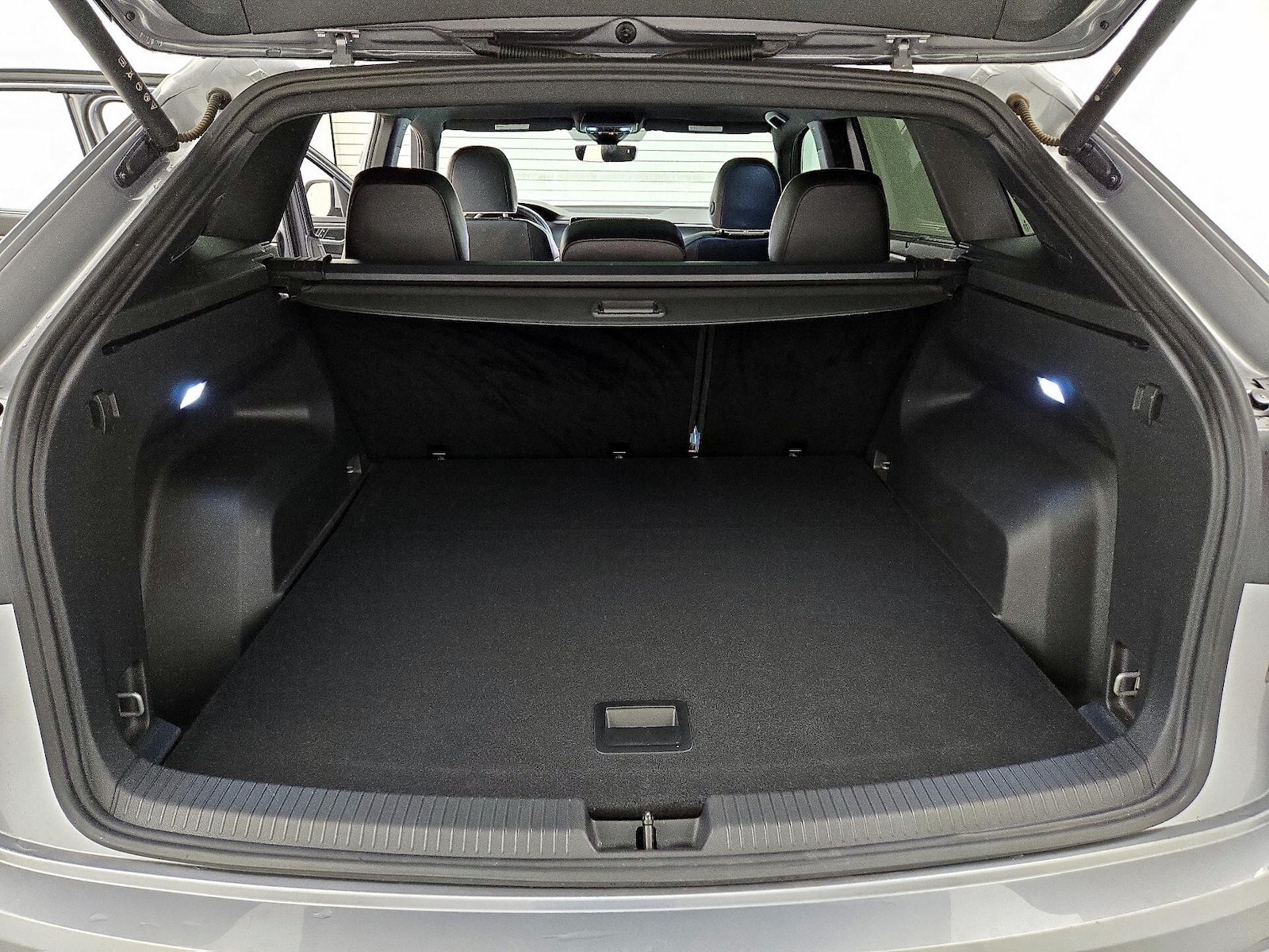 2025 Volkswagen Atlas Cross Sport SEL Premium R-LINE - Photo 23