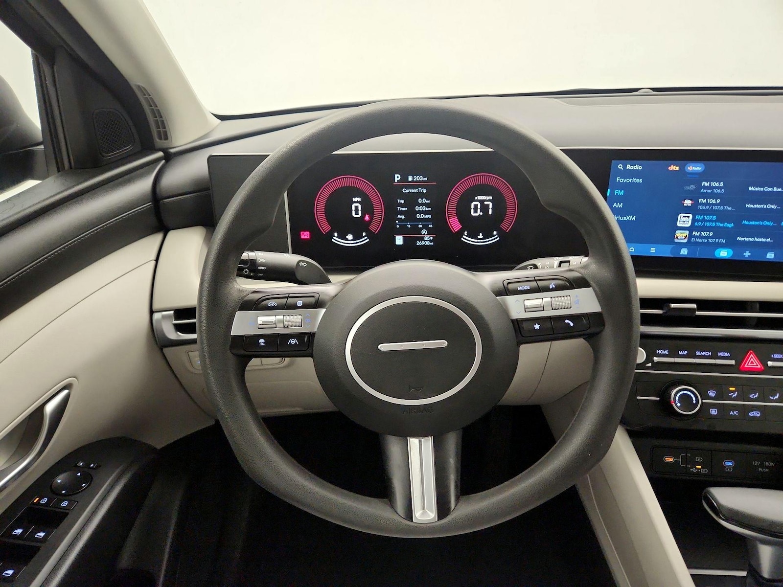 2025 Hyundai Tucson SE - Photo 11