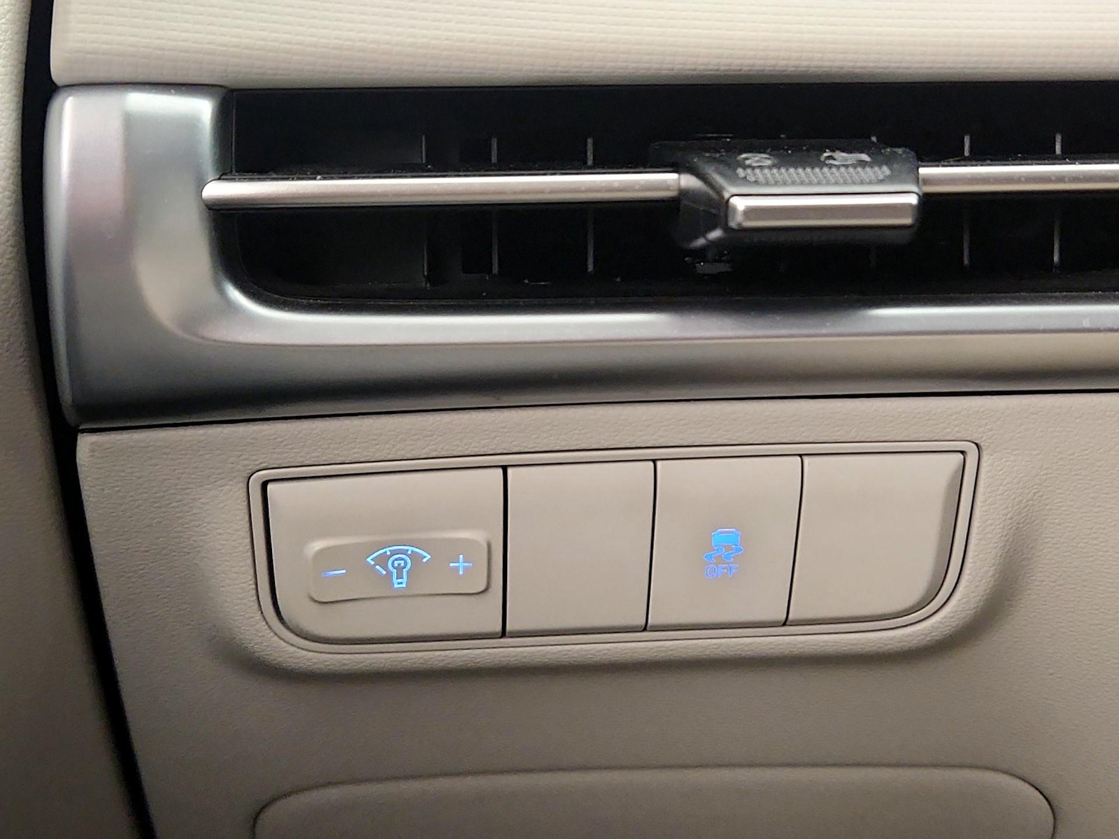 2025 Hyundai Tucson SE - Photo 14