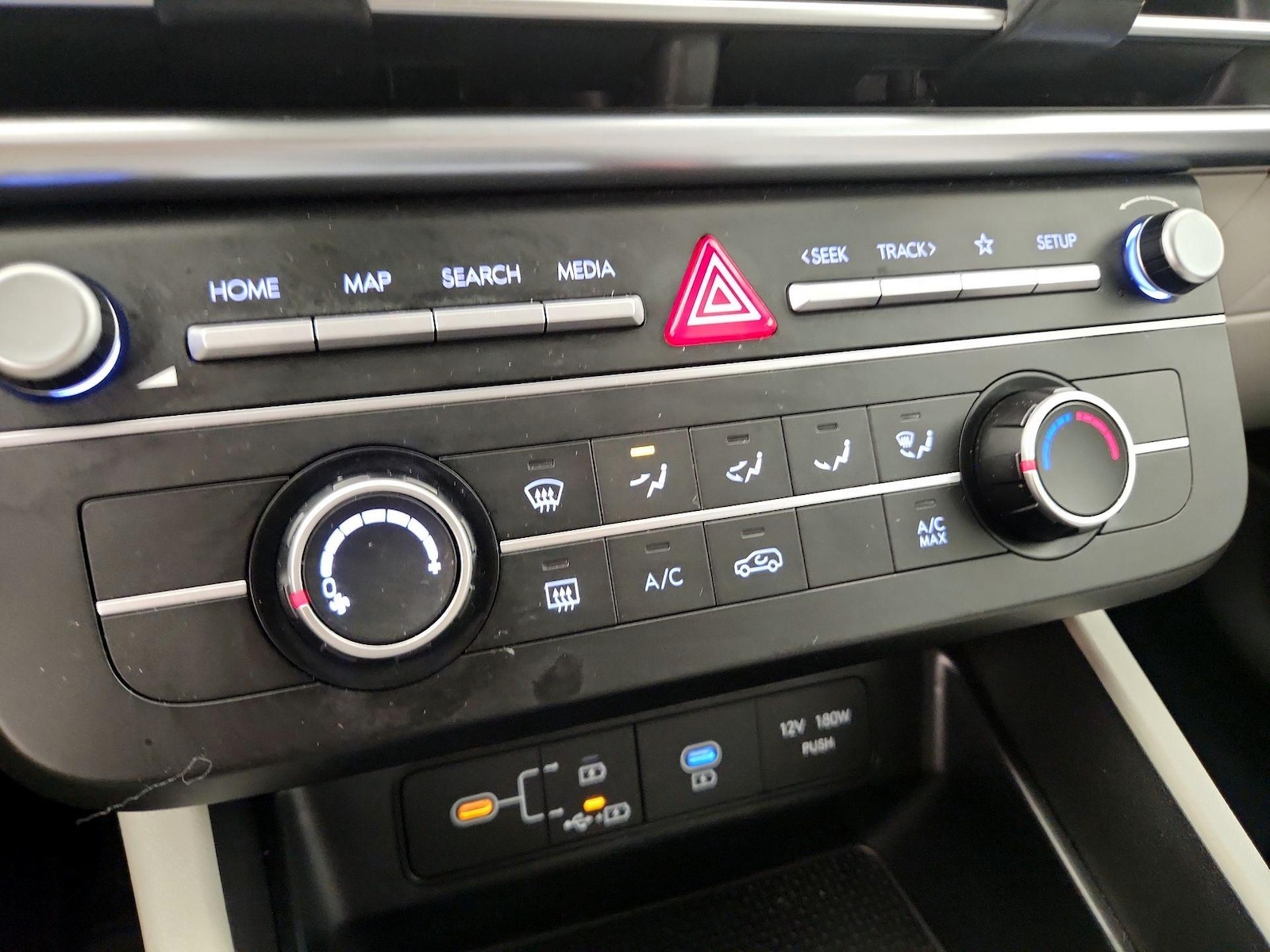2025 Hyundai Tucson SE - Photo 17