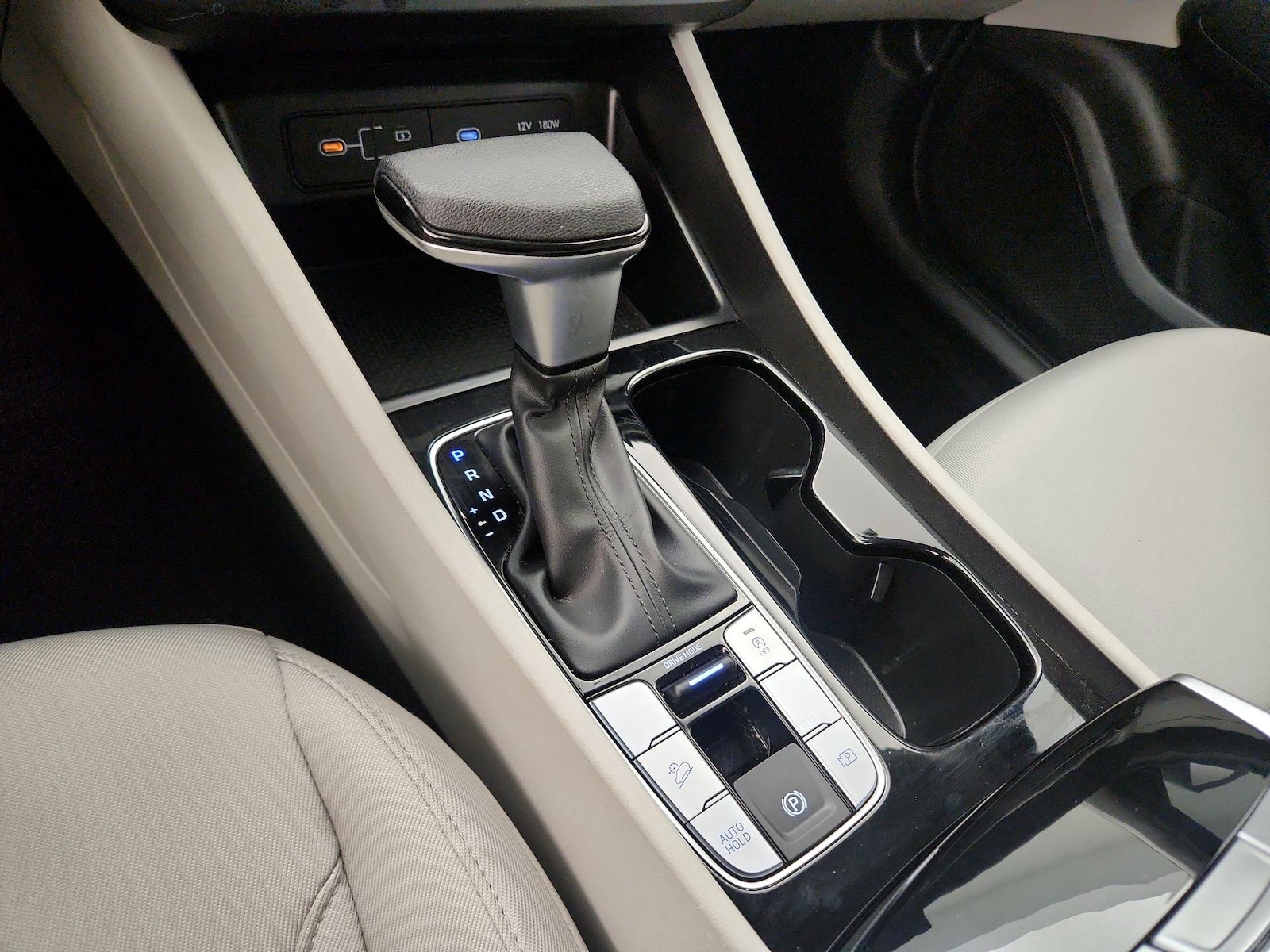 2025 Hyundai Tucson SE - Photo 18