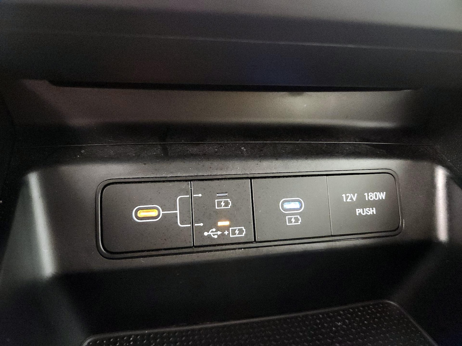 2025 Hyundai Tucson SE - Photo 19