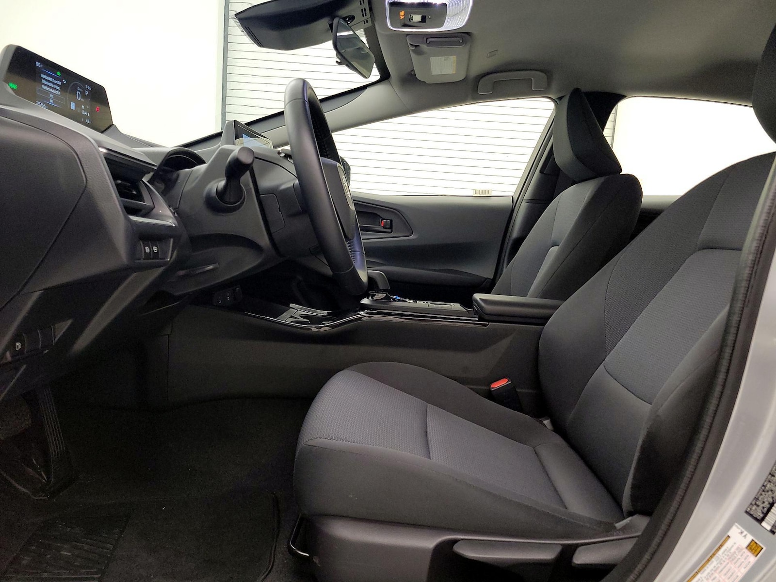 2025 Toyota Prius LE - Photo 12