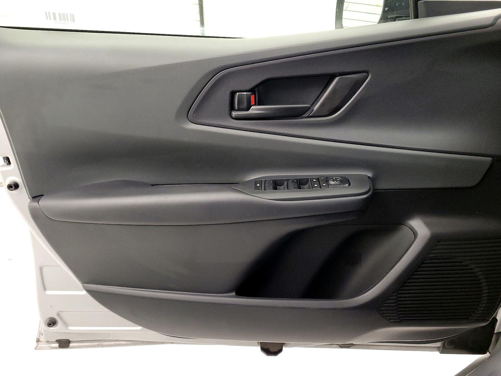 2025 Toyota Prius LE - Photo 13