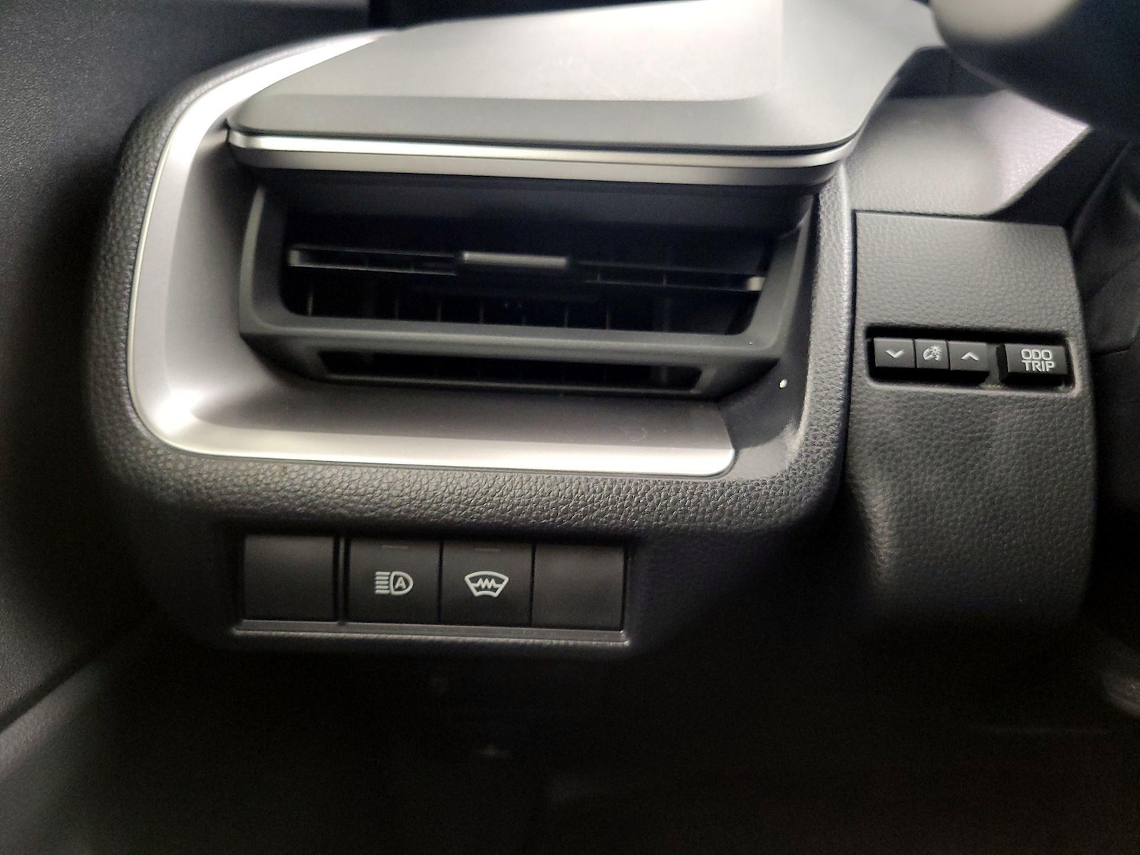 2025 Toyota Prius LE - Photo 14