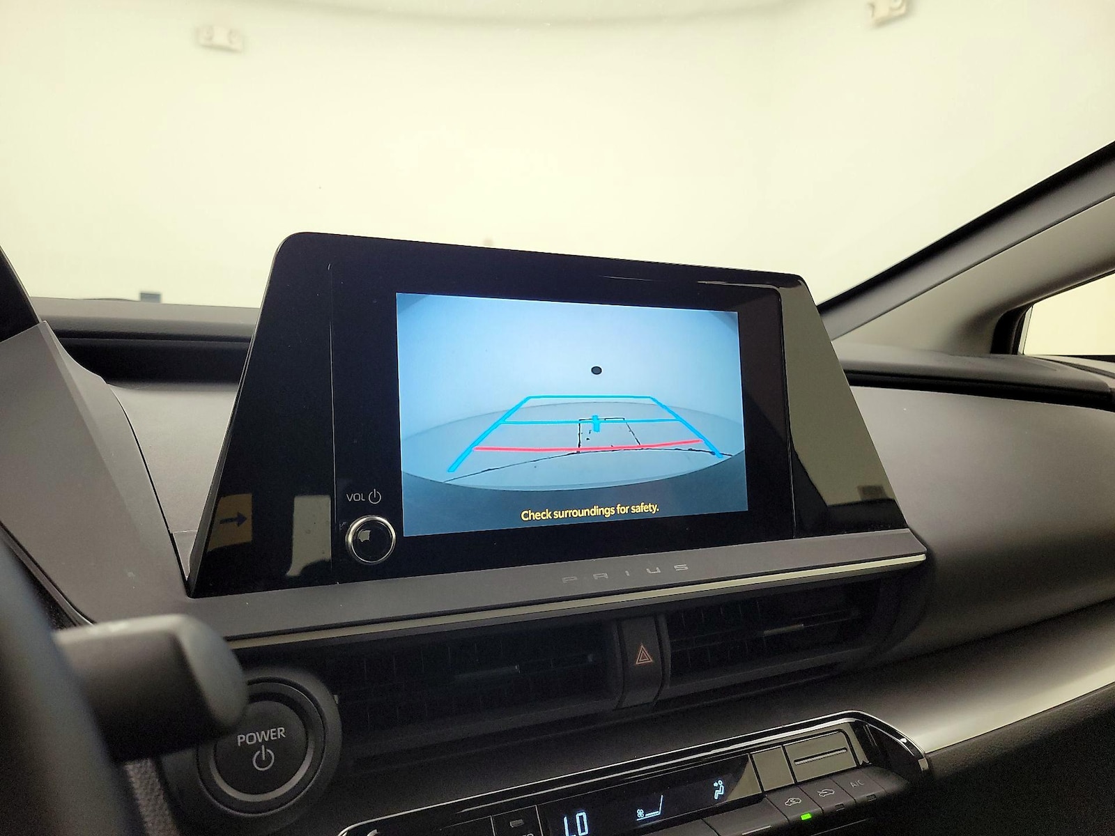 2025 Toyota Prius LE - Photo 15