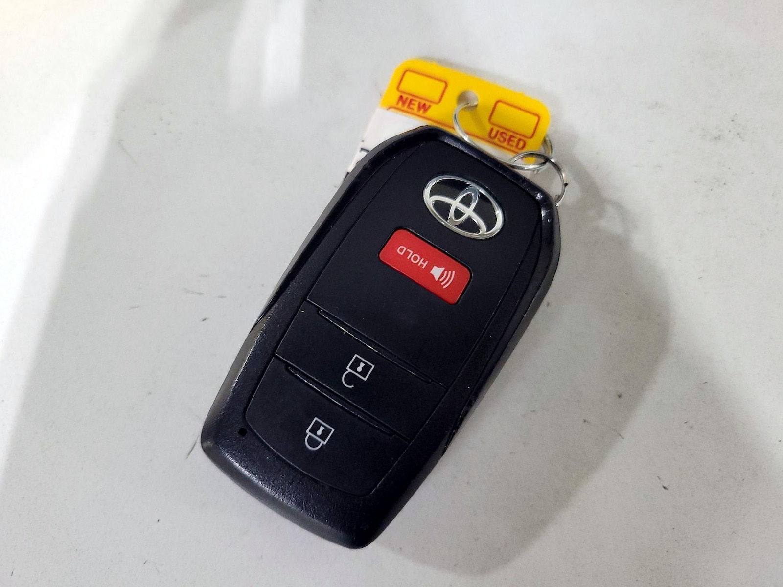 2025 Toyota Prius LE - Photo 23
