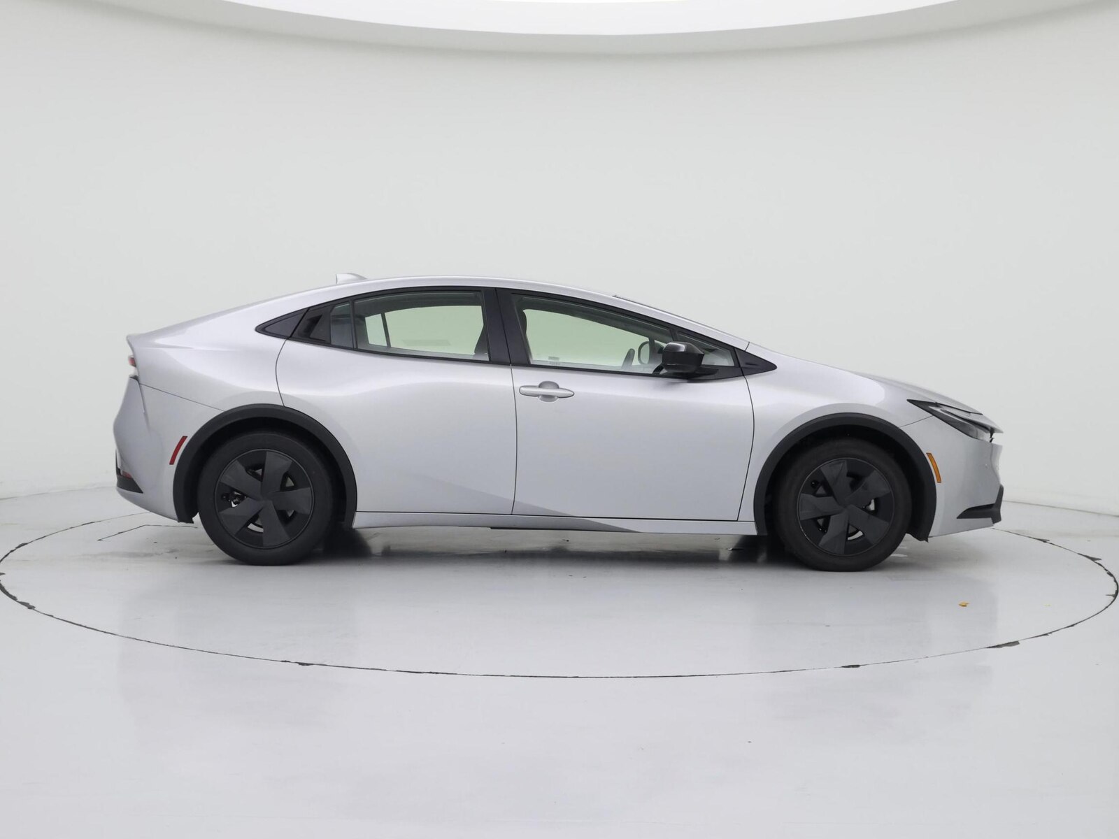 2025 Toyota Prius LE - Photo 8