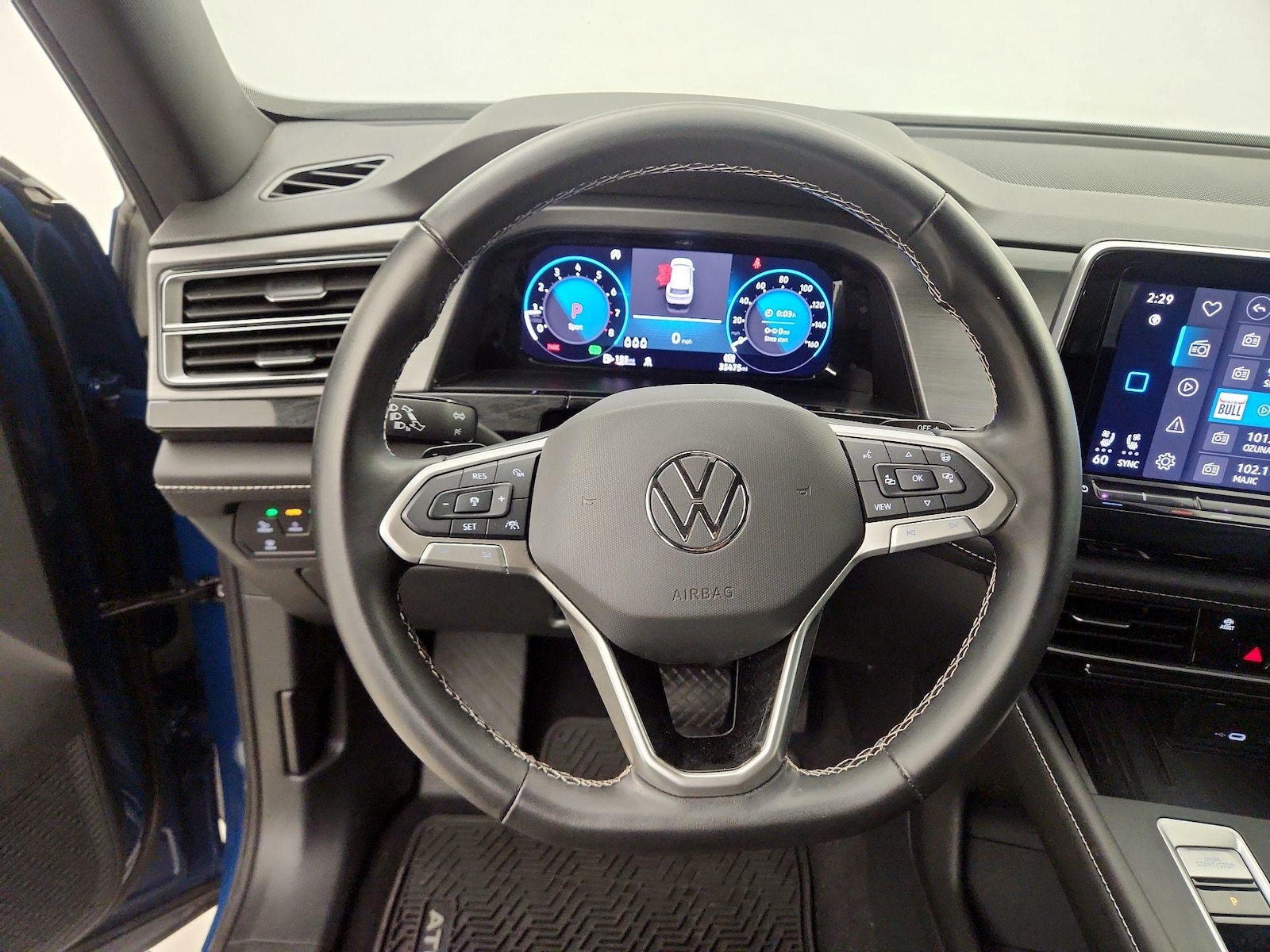 2025 Volkswagen Atlas Cross Sport SE - Photo 11