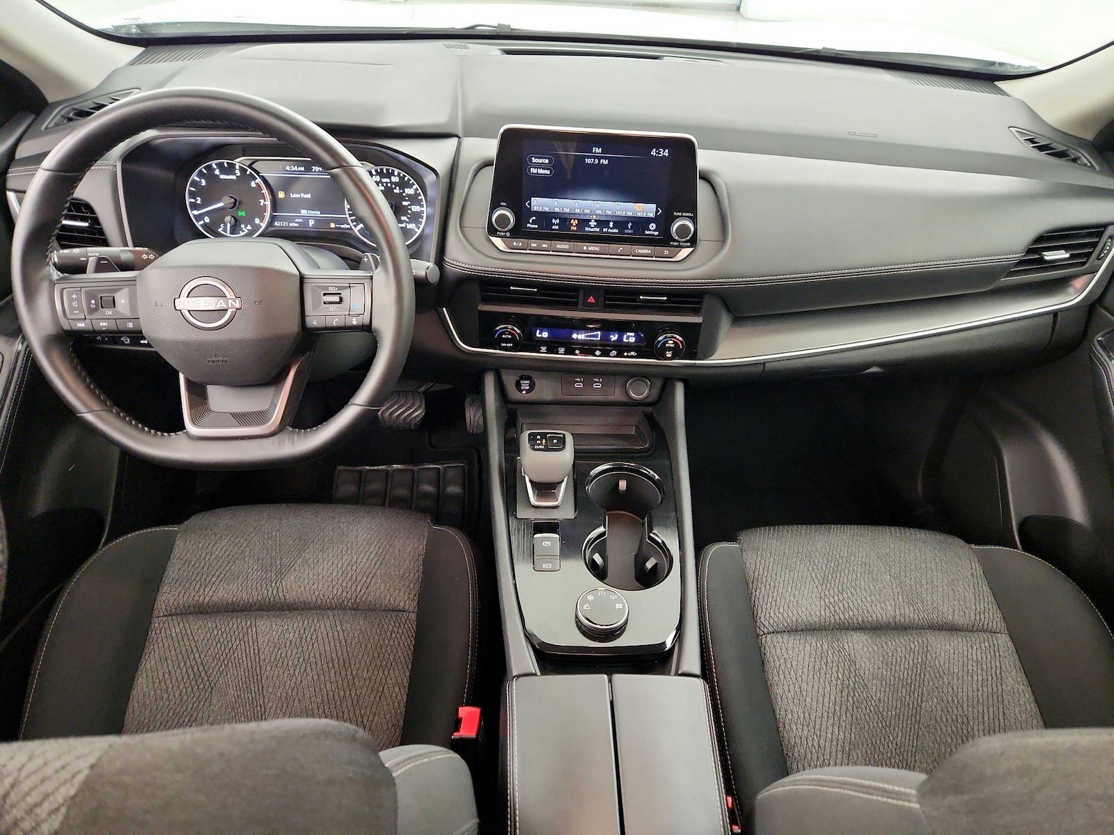 2025 Nissan Rogue SV - Photo 10