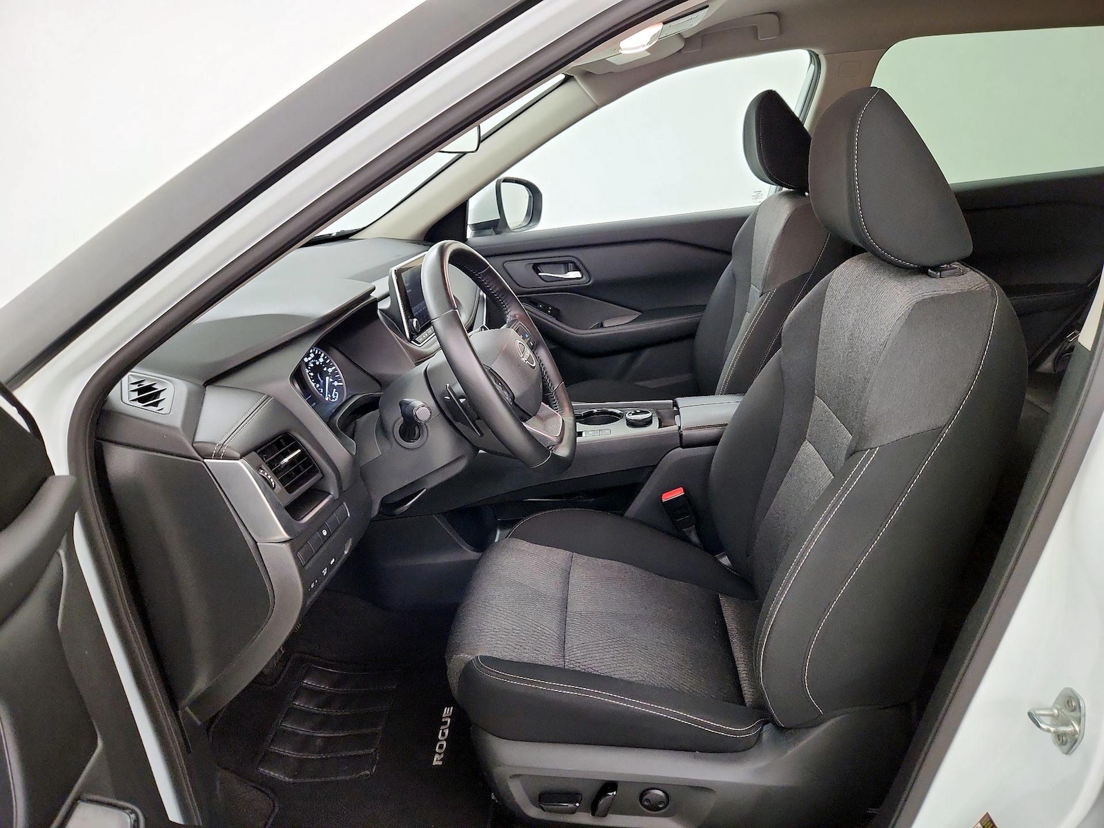 2025 Nissan Rogue SV - Photo 12