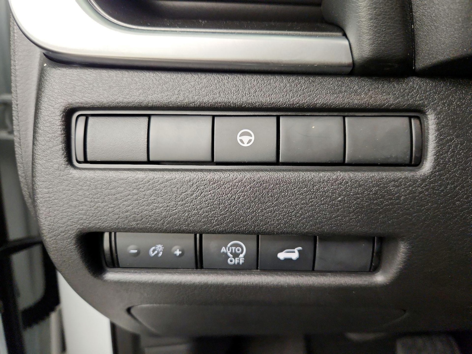 2025 Nissan Rogue SV - Photo 14